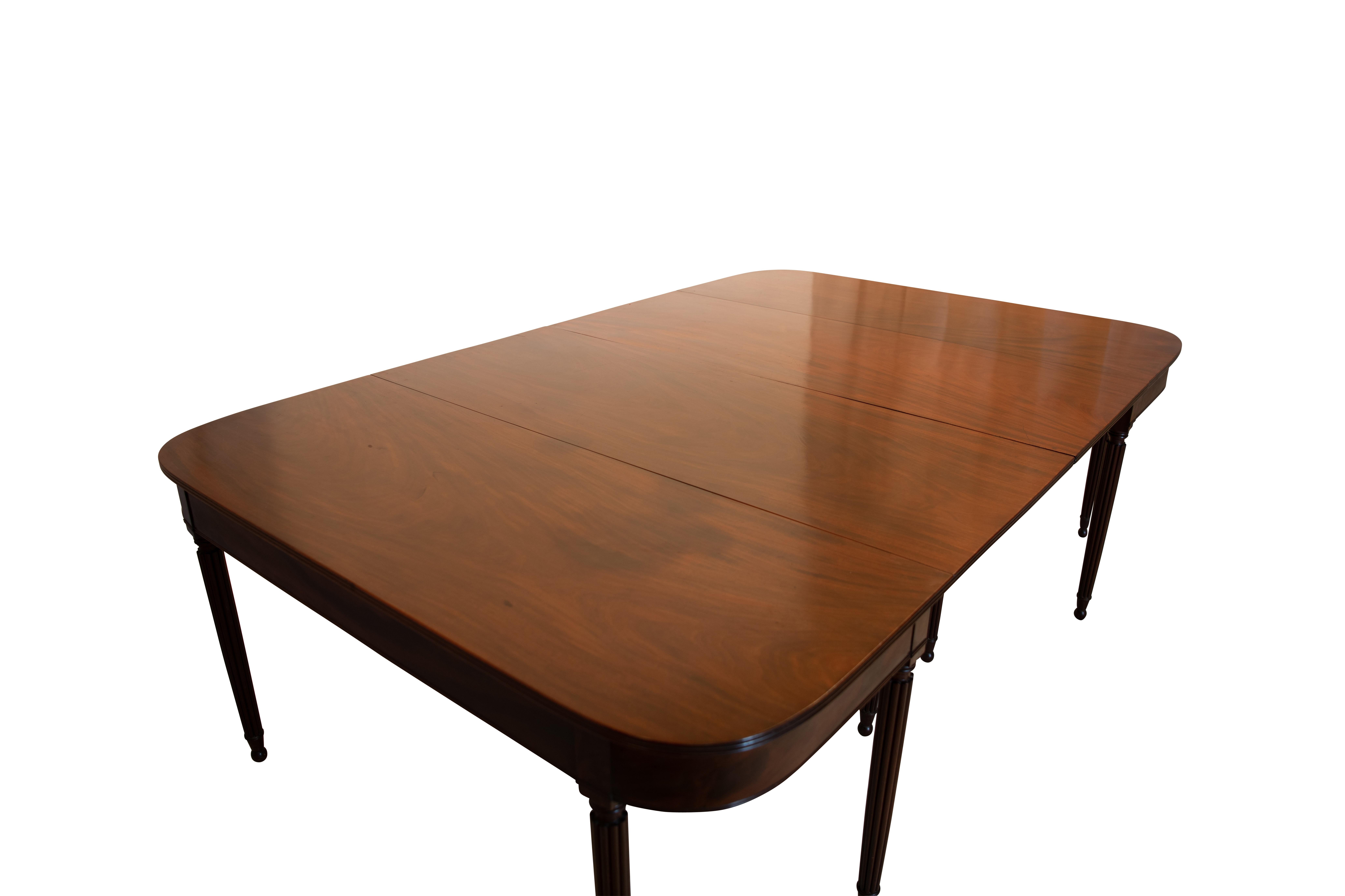 Large Banquet Size Drop Leaf Mahogany Dining Table, Early 19th Century 4