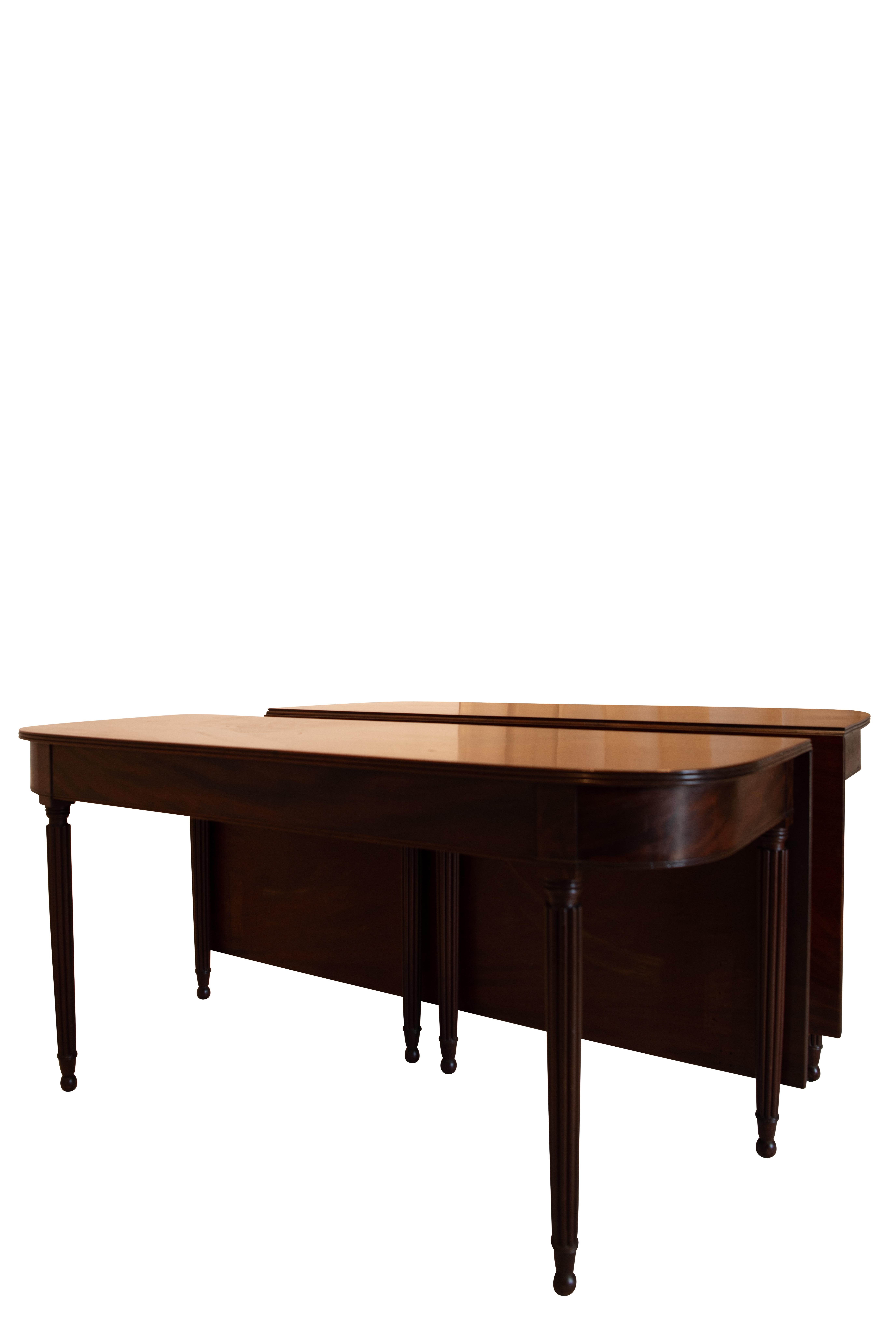 Large Banquet Size Drop Leaf Mahogany Dining Table, Early 19th Century In Good Condition In San Francisco, CA