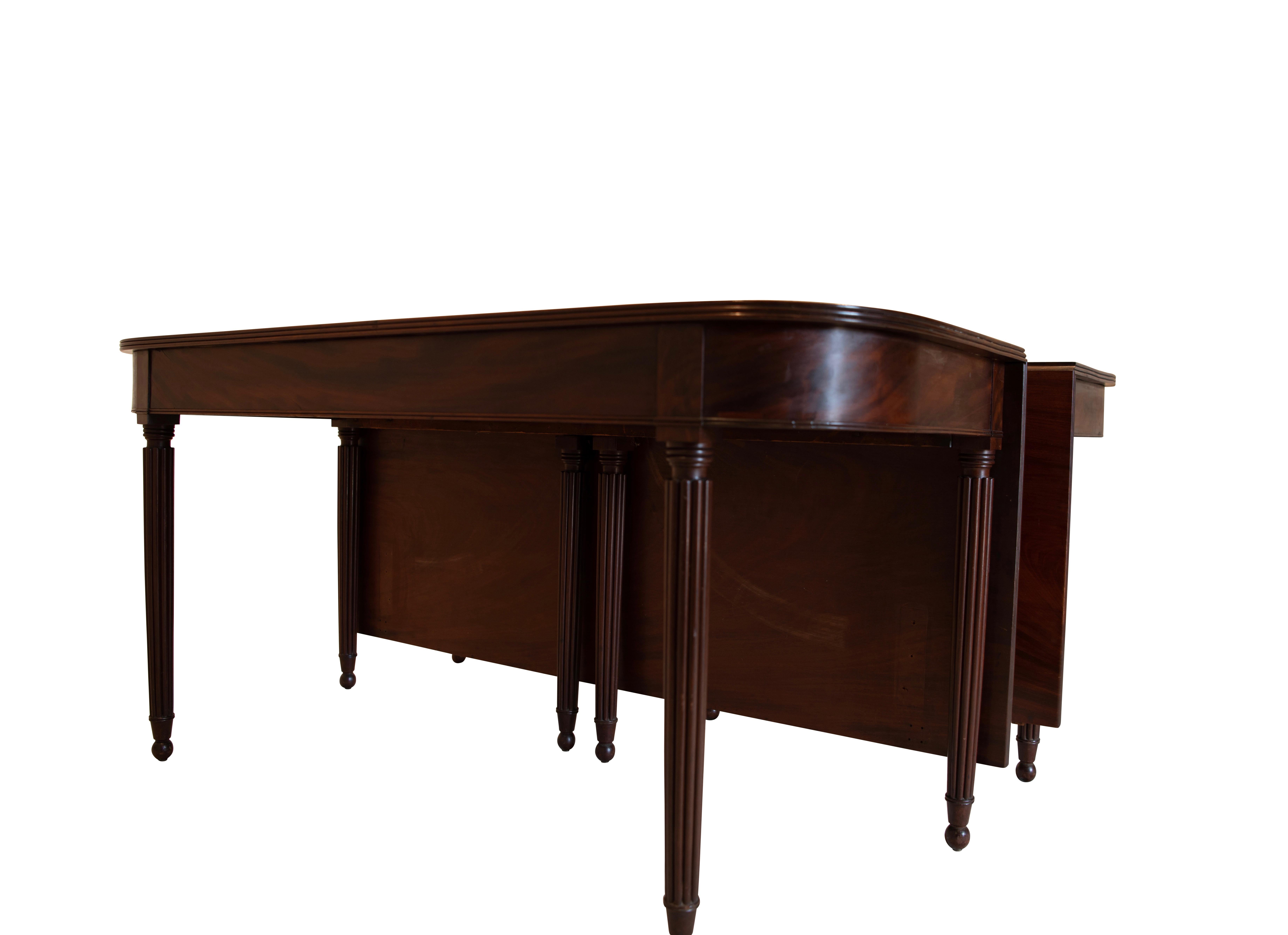Large Banquet Size Drop Leaf Mahogany Dining Table, Early 19th Century 1