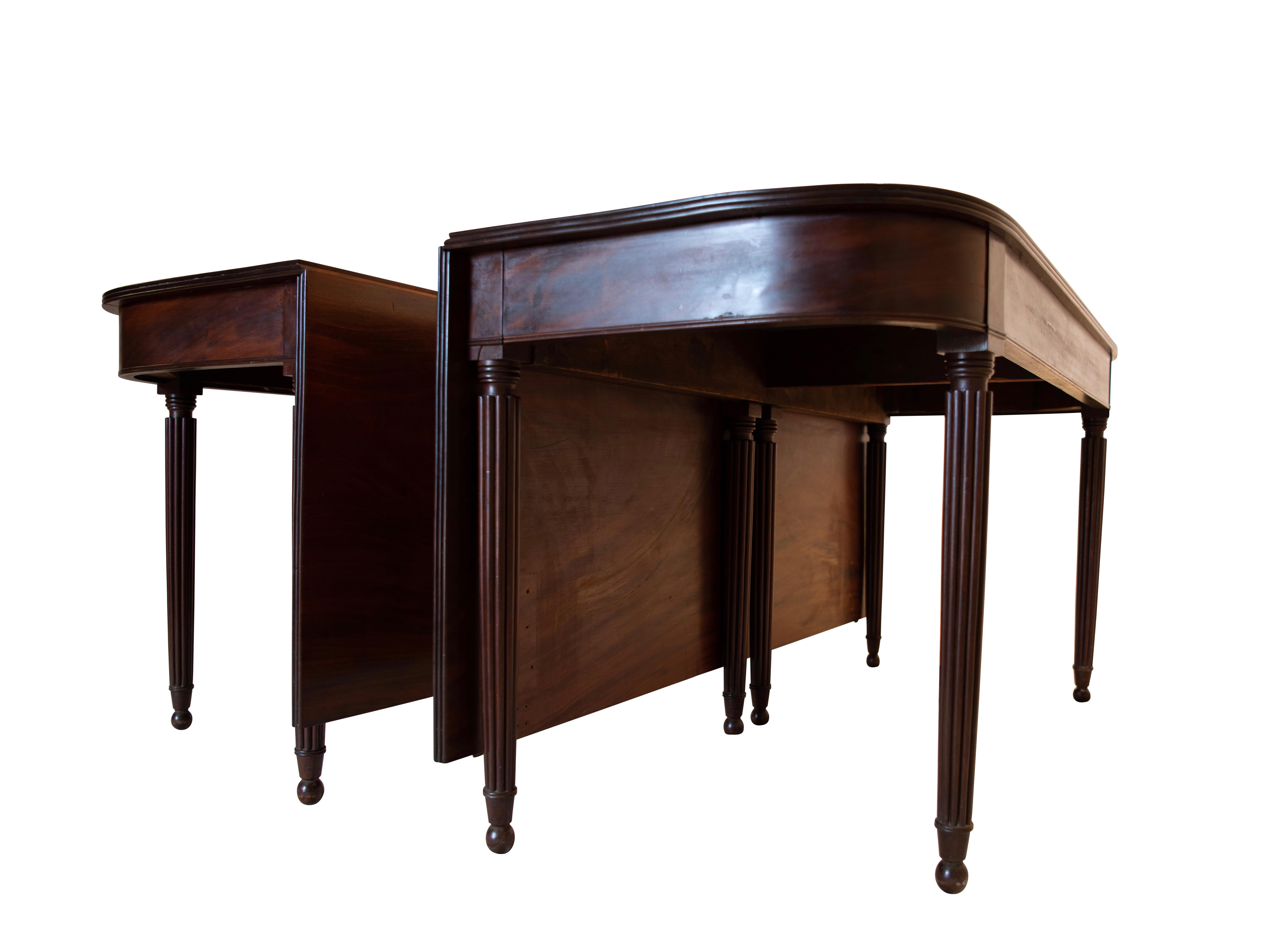 Large Banquet Size Drop Leaf Mahogany Dining Table, Early 19th Century 3