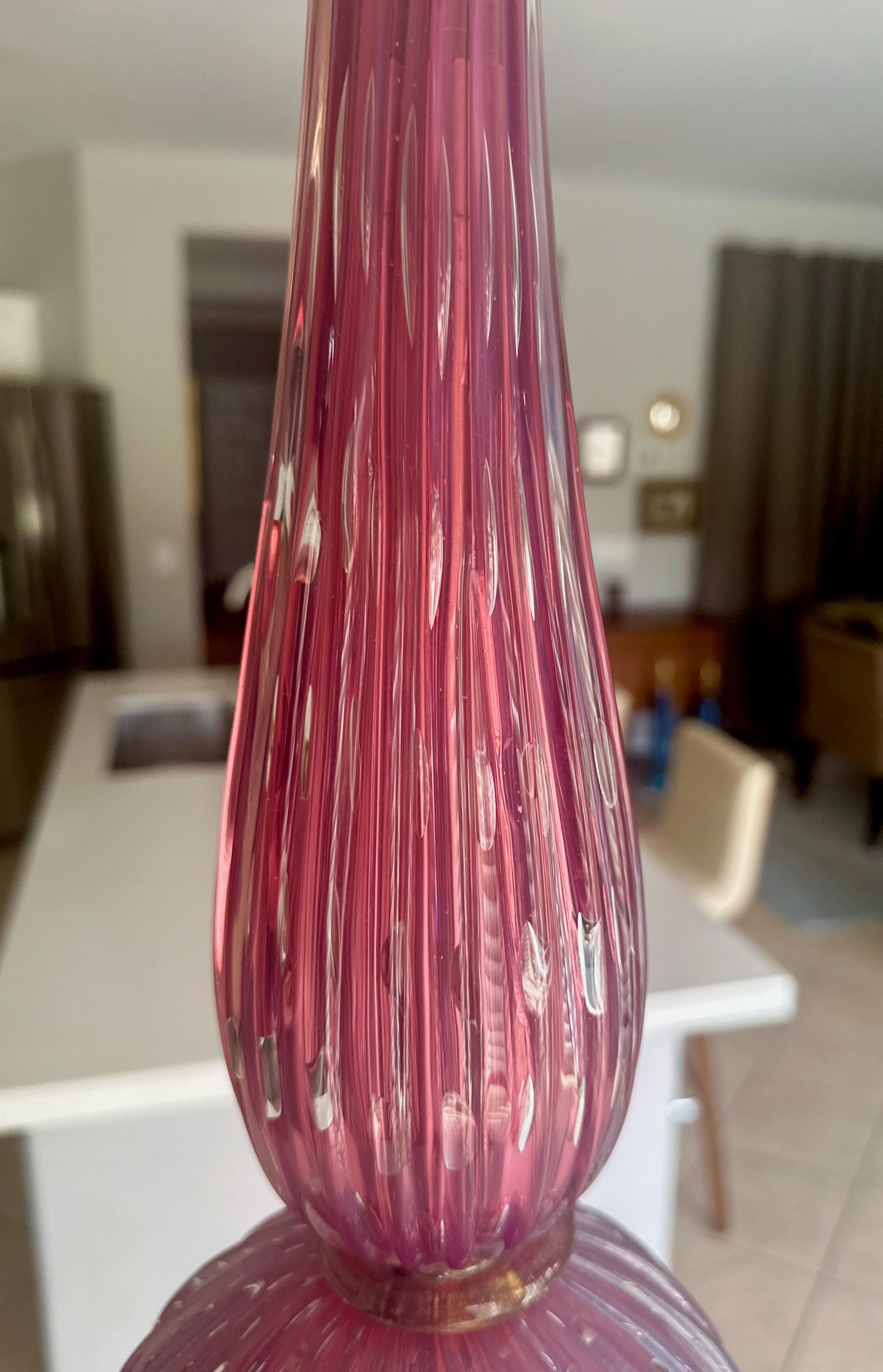 Grande lampe de bureau nervurée Barbini en verre de Murano lavande en vente 11