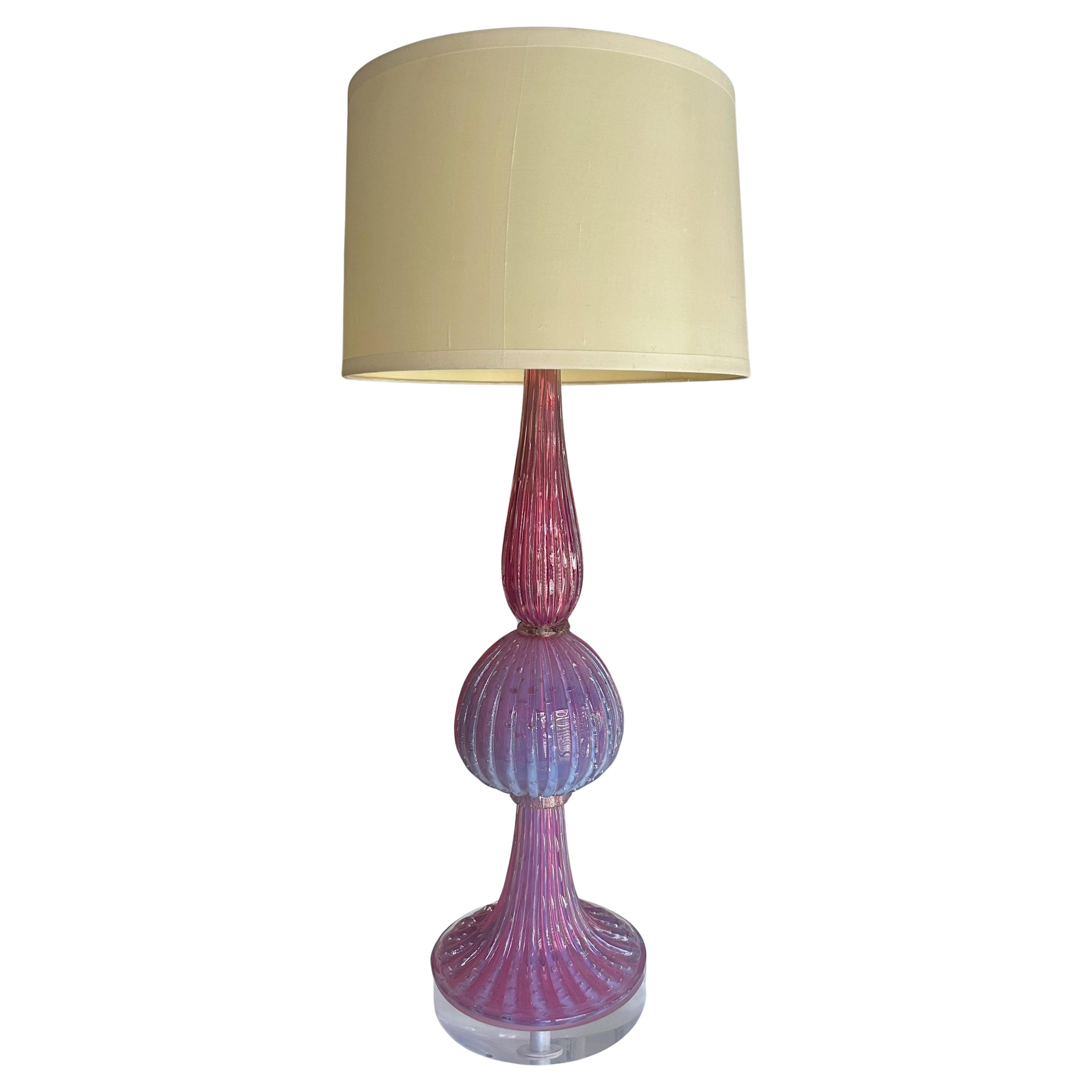 Grande lampe de bureau nervurée Barbini en verre de Murano lavande