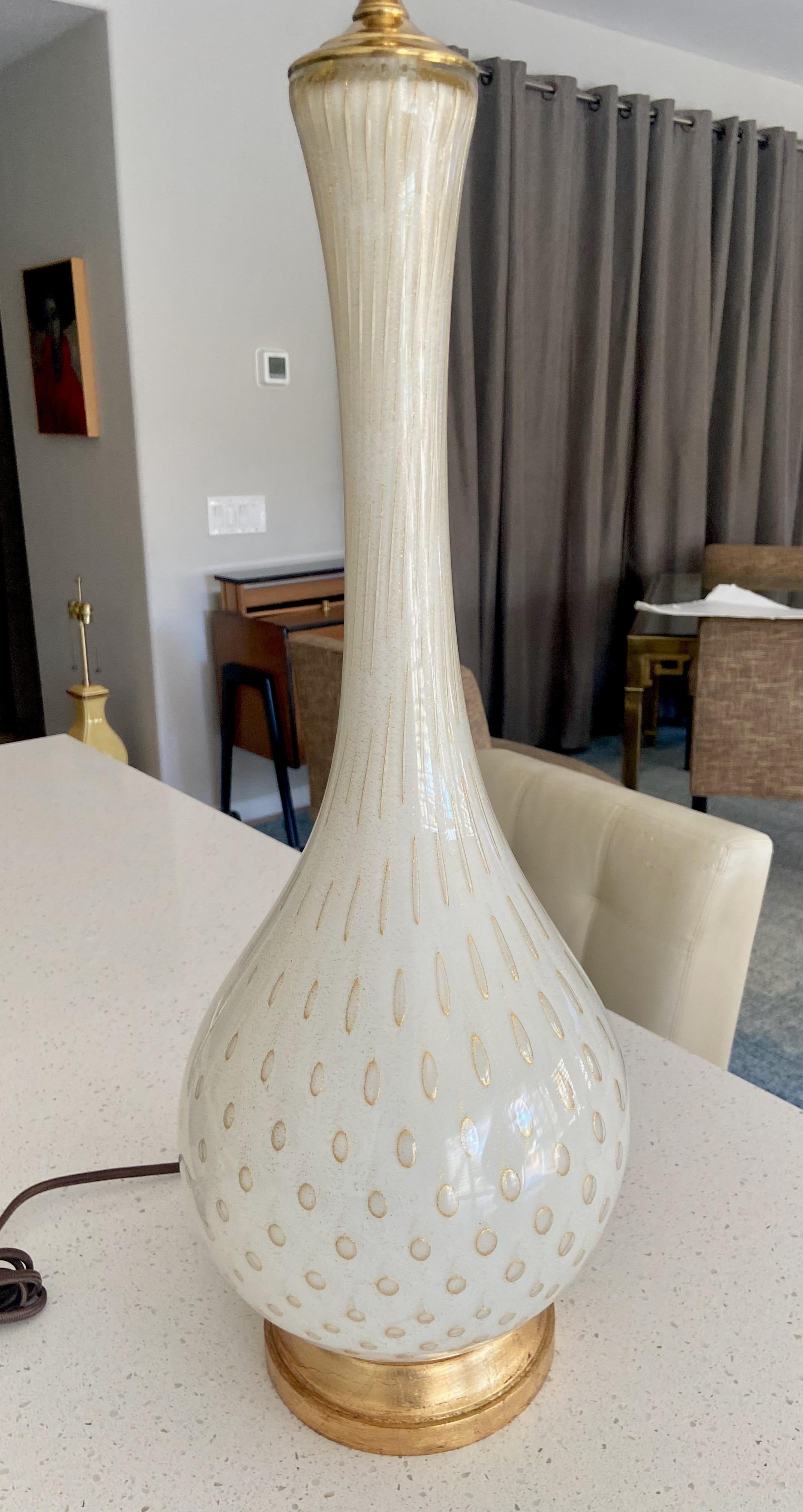 Grande lampe de bureau Barbini en verre de Murano or blanc en vente 4
