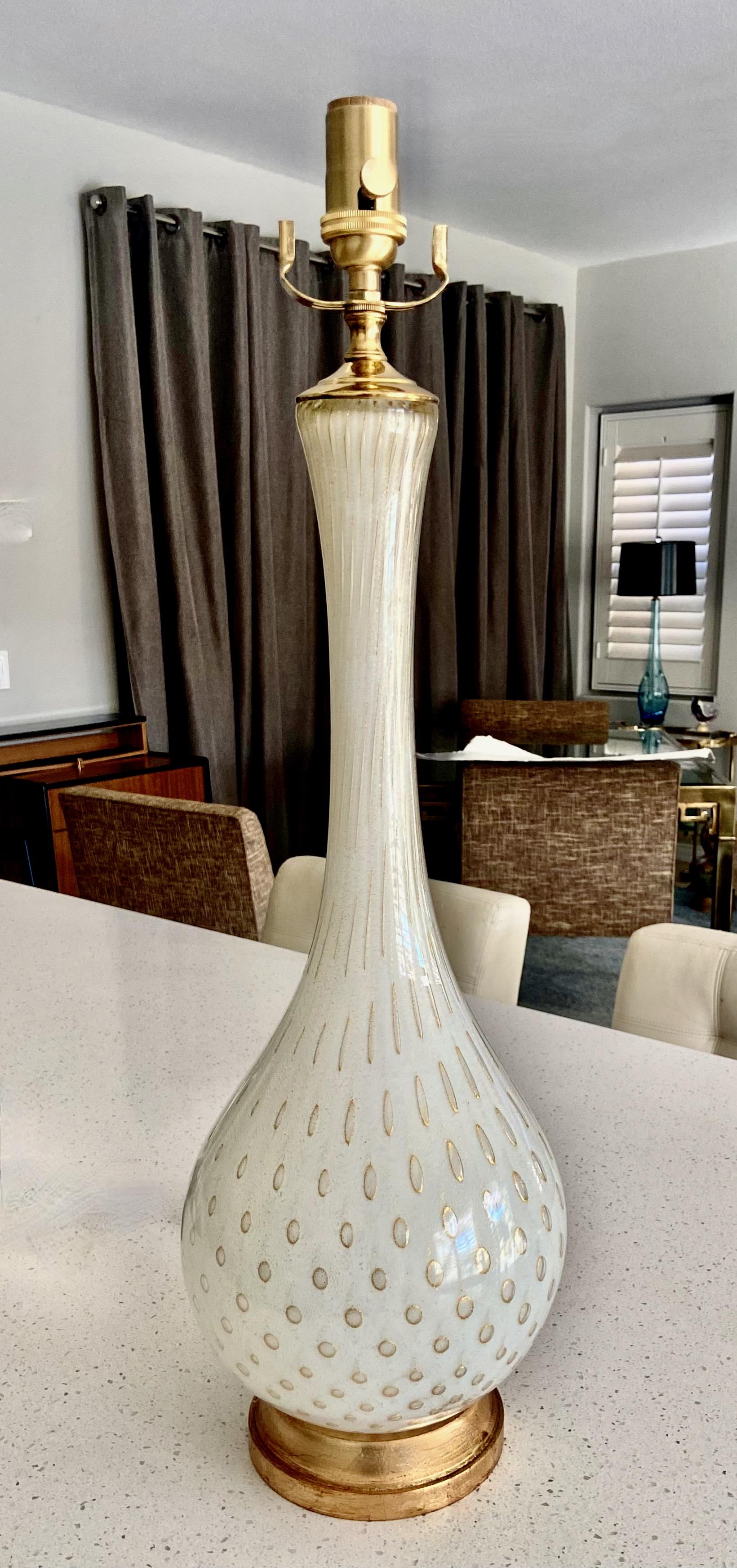 Grande lampe de bureau Barbini en verre de Murano or blanc en vente 5