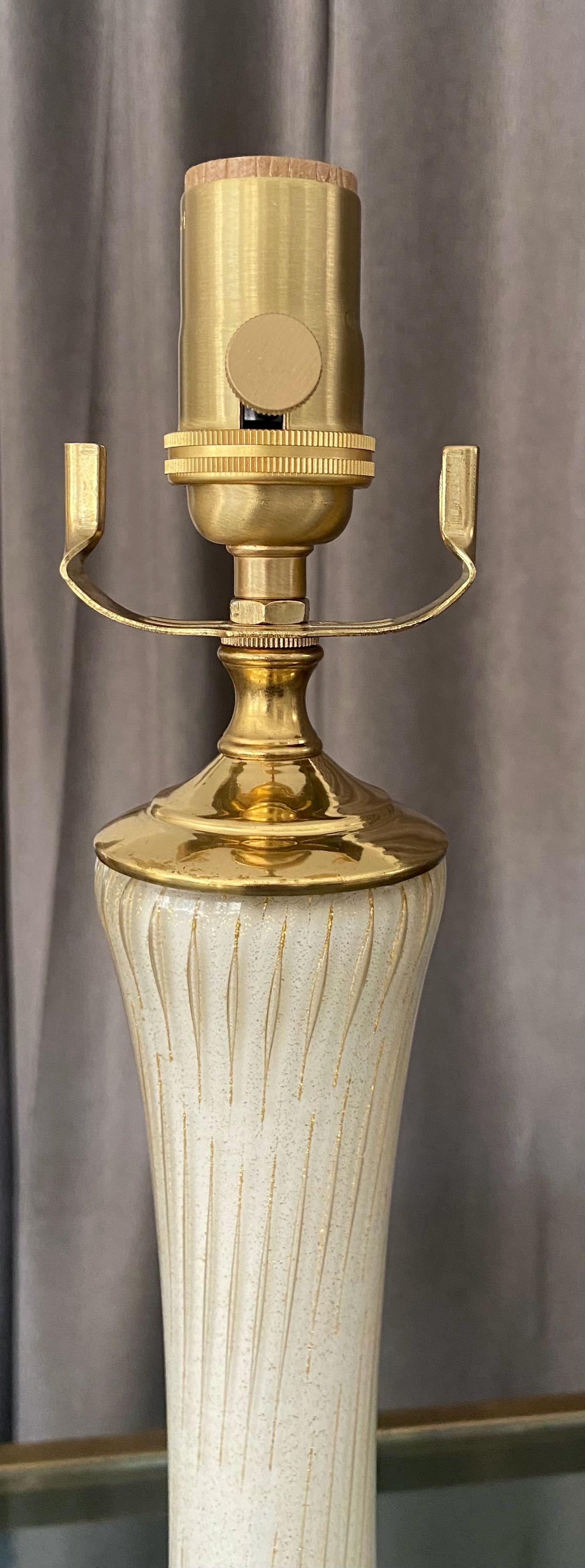 Grande lampe de bureau Barbini en verre de Murano or blanc en vente 7