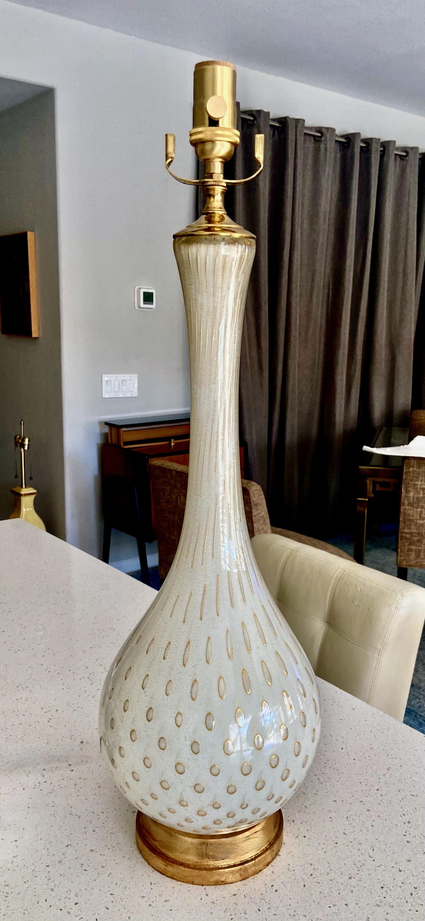 Large Barbini Murano White Gold Glass Table Lamp In Good Condition For Sale In Palm Springs, CA