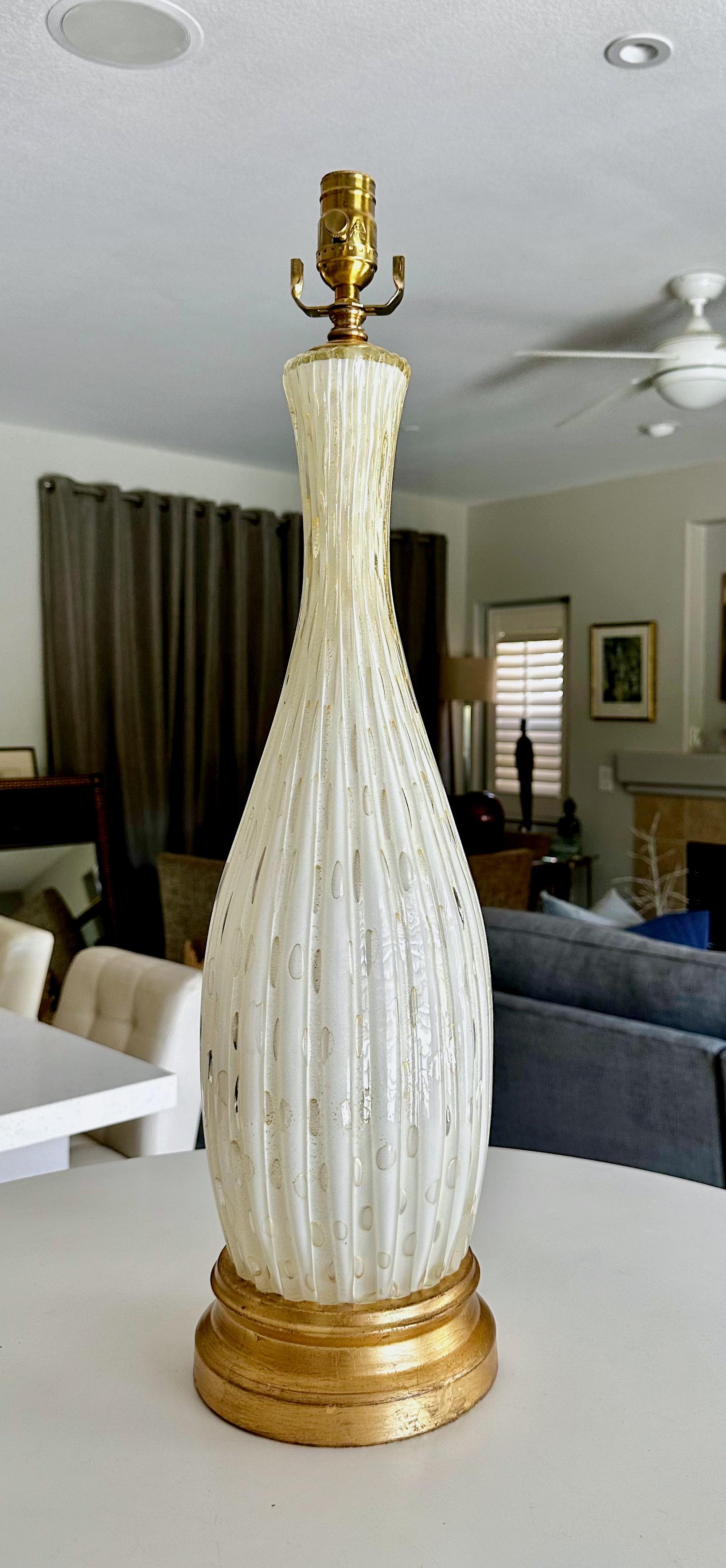 Large Barbini Murano White Gold Ribbed Glass Table Lamp In Good Condition In Palm Springs, CA