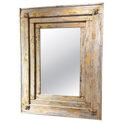 Grande specchio da parete in legno di fienile con decorazioni ad angolo intagliate ad acanto