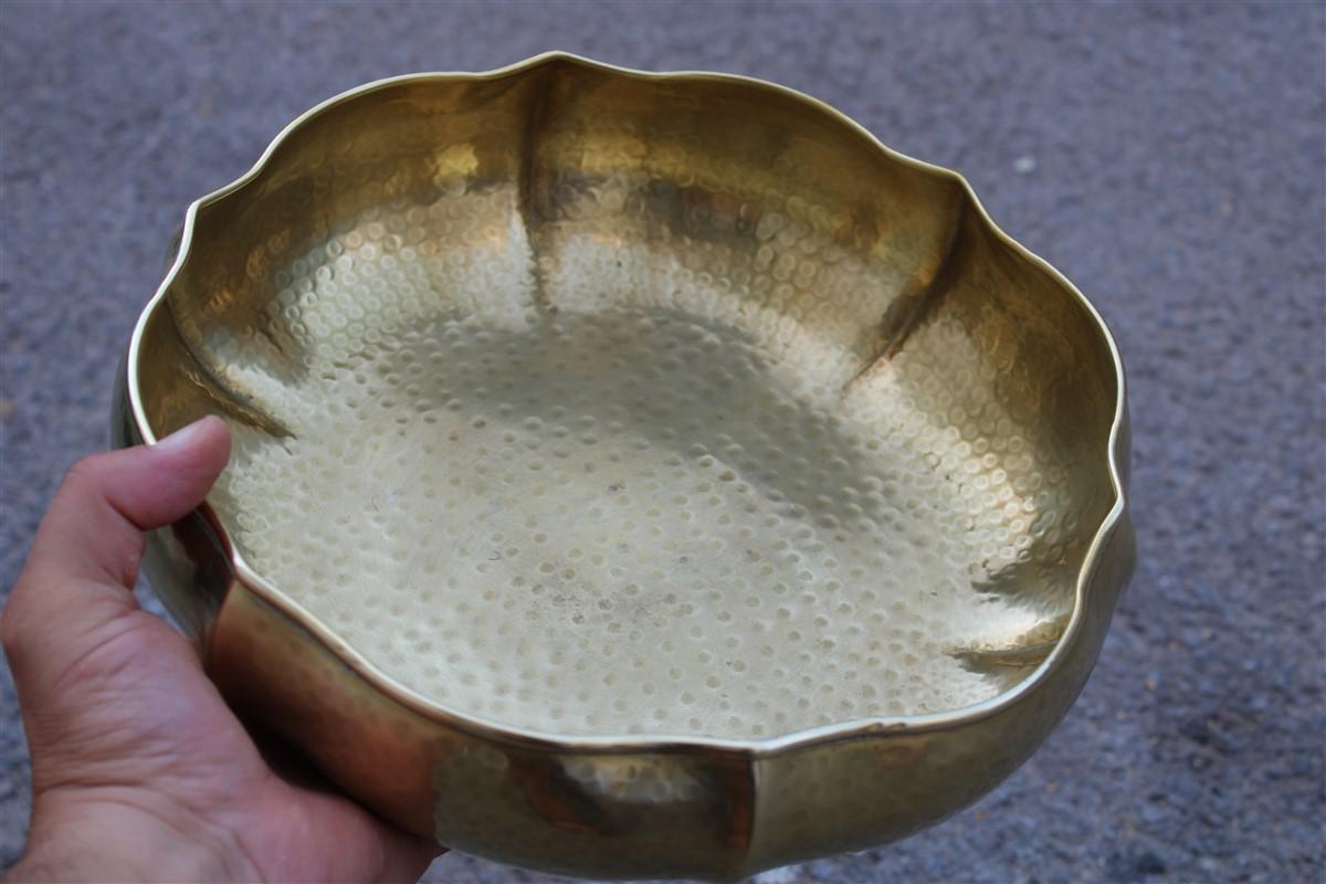 Large Baroque Bowl in Solid Hammered Brass Handmade, Italy, 1970s In Good Condition For Sale In Palermo, Sicily