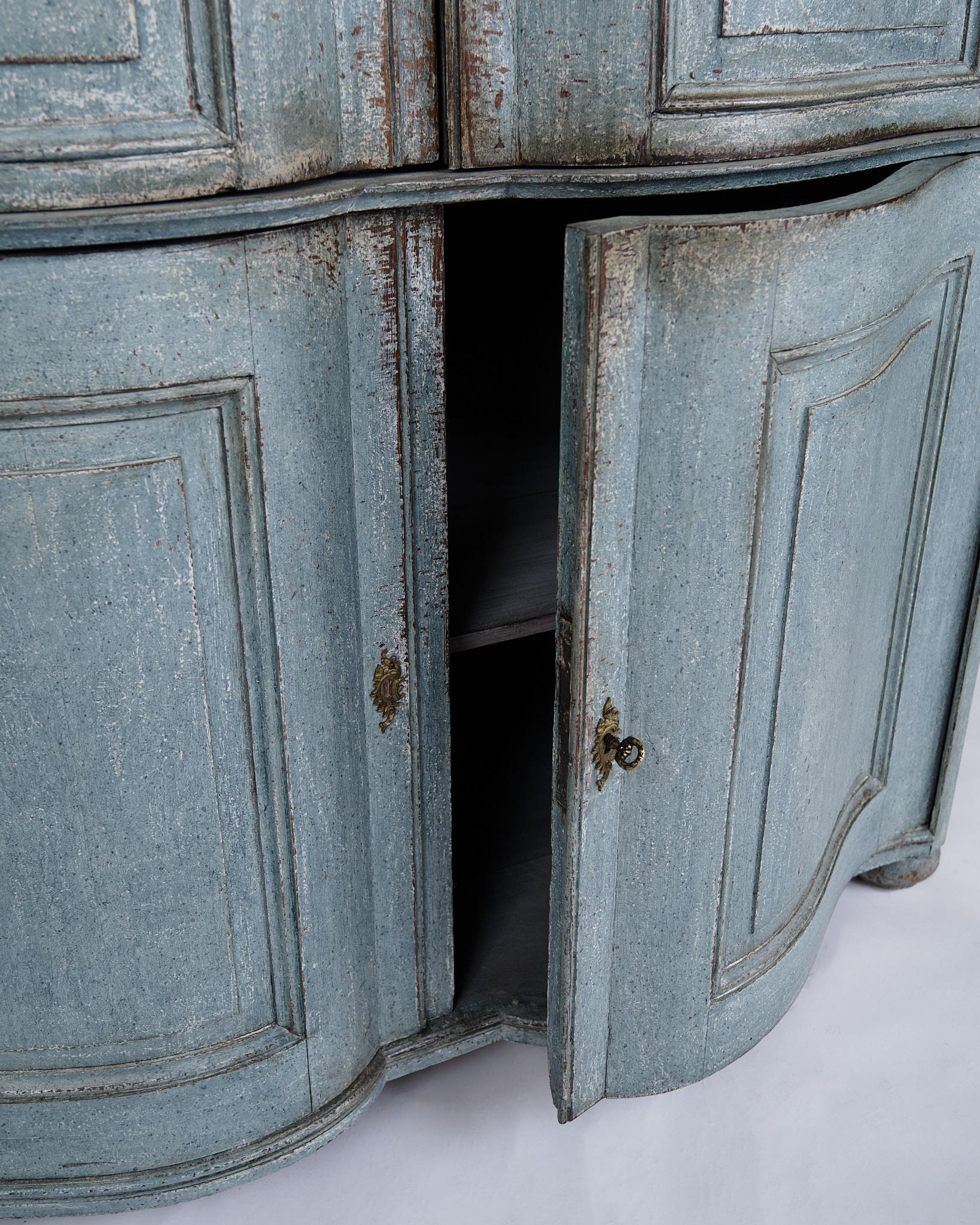 Grande mobile d'angolo barocco con vernice blu originale e accessori in ottone del 1780 in vendita 3