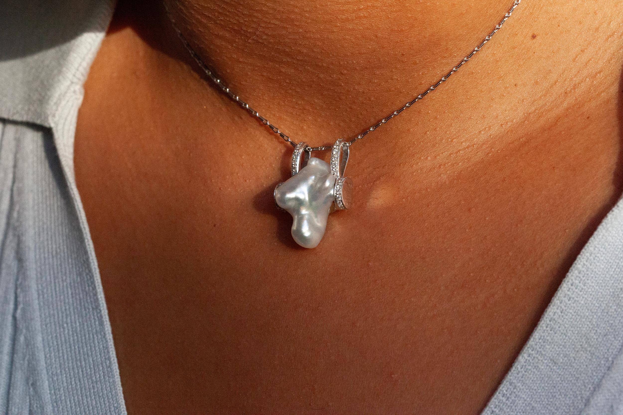 Brilliant Cut Large Baroque Cultured Pearl & Diamond 18 Carat White Gold Pendant Necklace For Sale