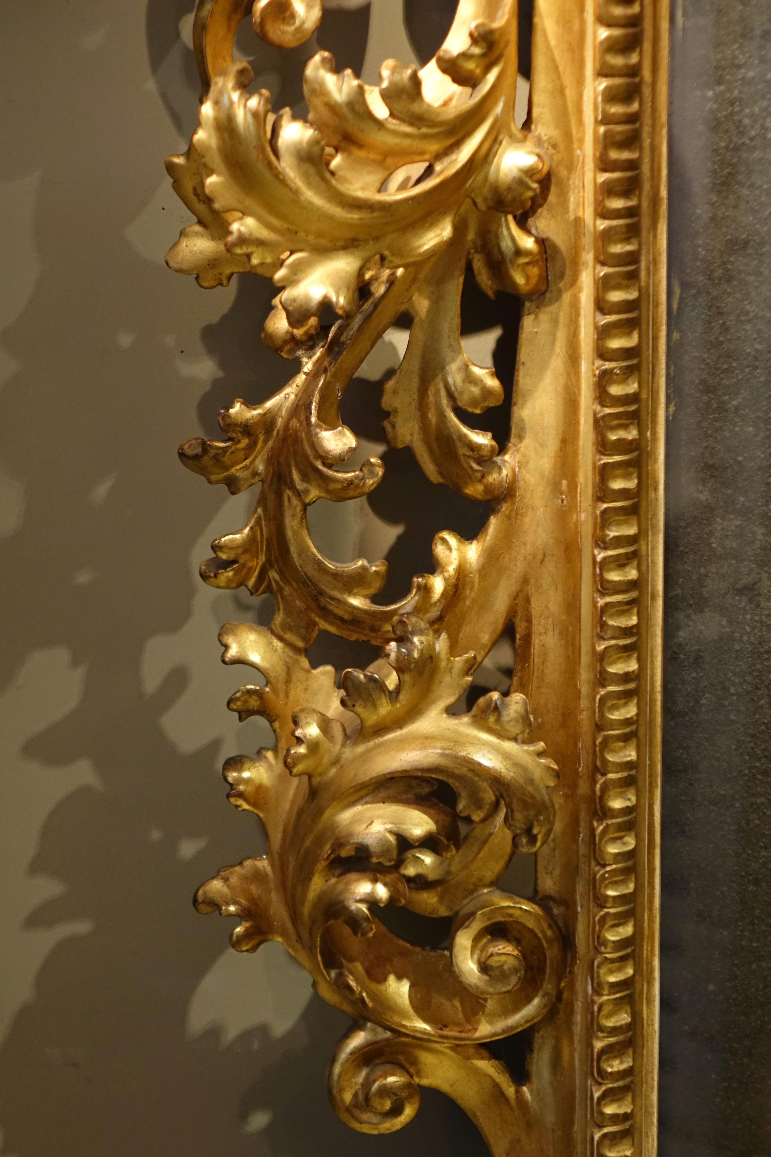 Großer Barockspiegel aus geschnitztem und vergoldetem Holz, Italien, 19. Jahrhundert (Vergoldetes Holz) im Angebot