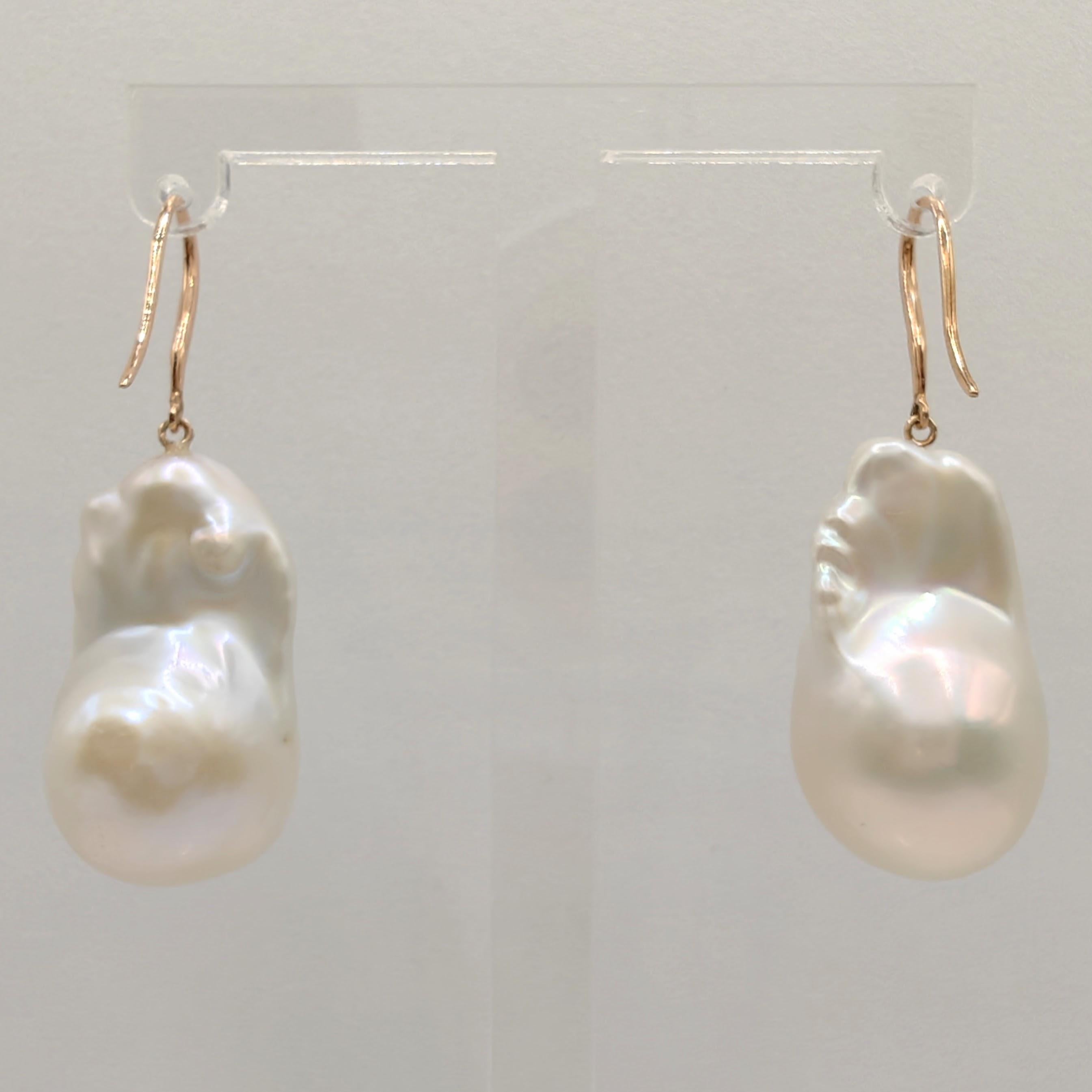 Large Baroque Pearl Dangling Drop Earrings With 18K Rose Gold French Hooks In New Condition In Wan Chai District, HK