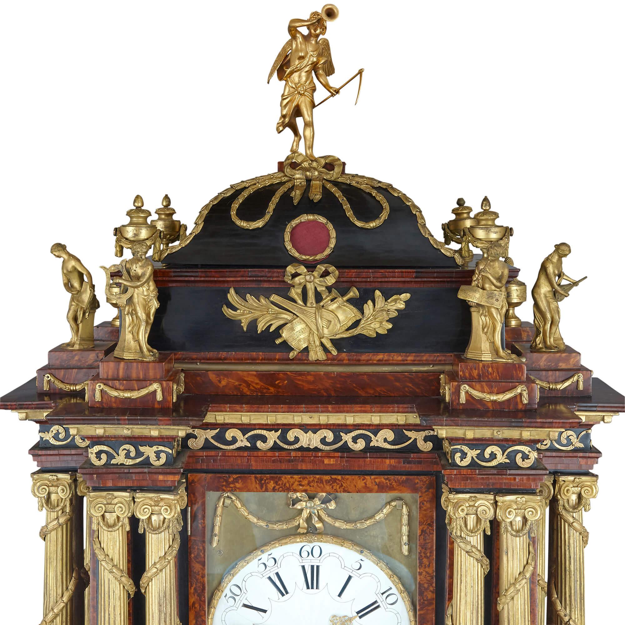 Baroque Grande horloge musicale autrichienne de style baroque montée en bronze doré en vente