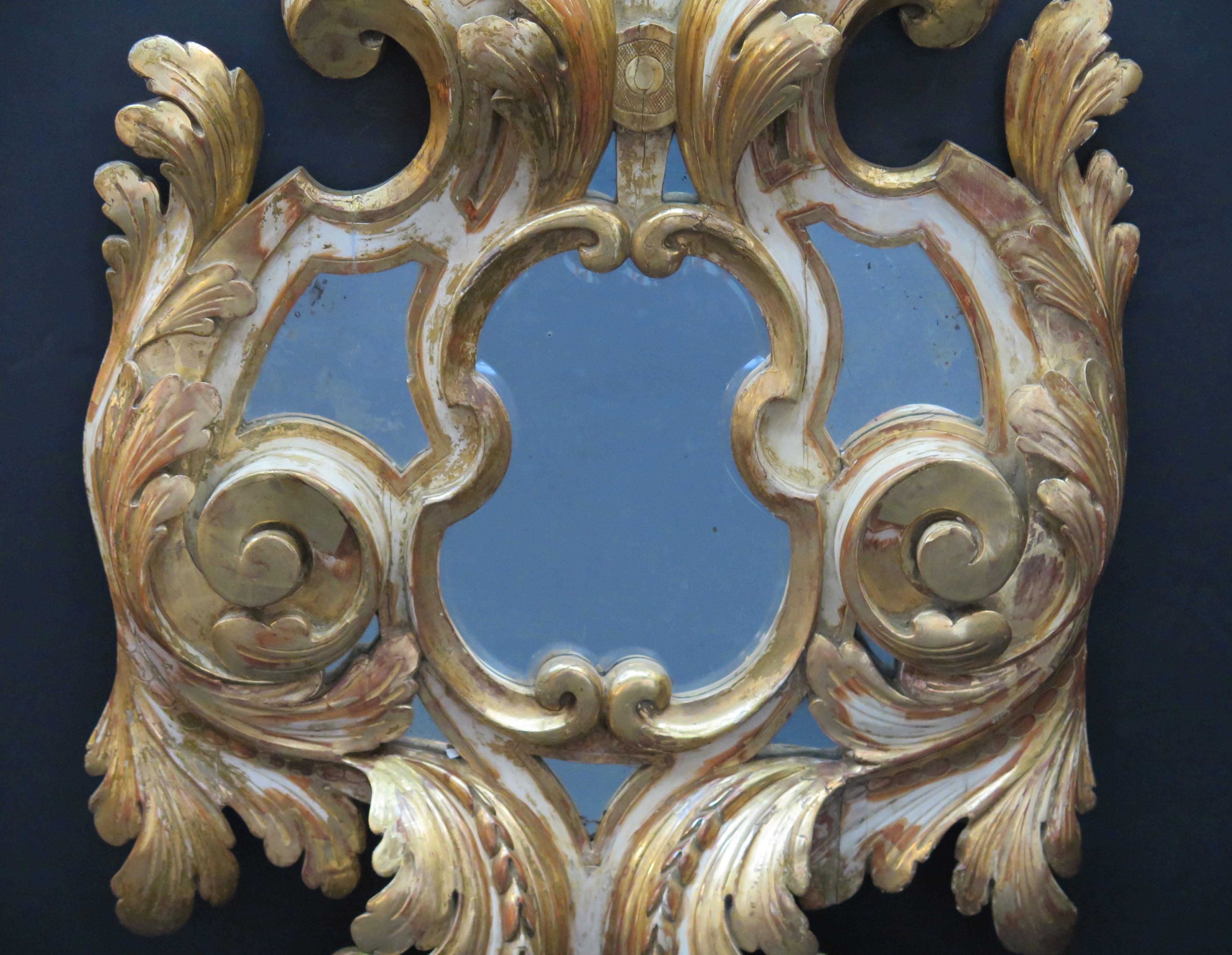 Grand miroir de style baroque en bois doré sculpté, vers 1850, Italie Bon état - En vente à Dallas, TX