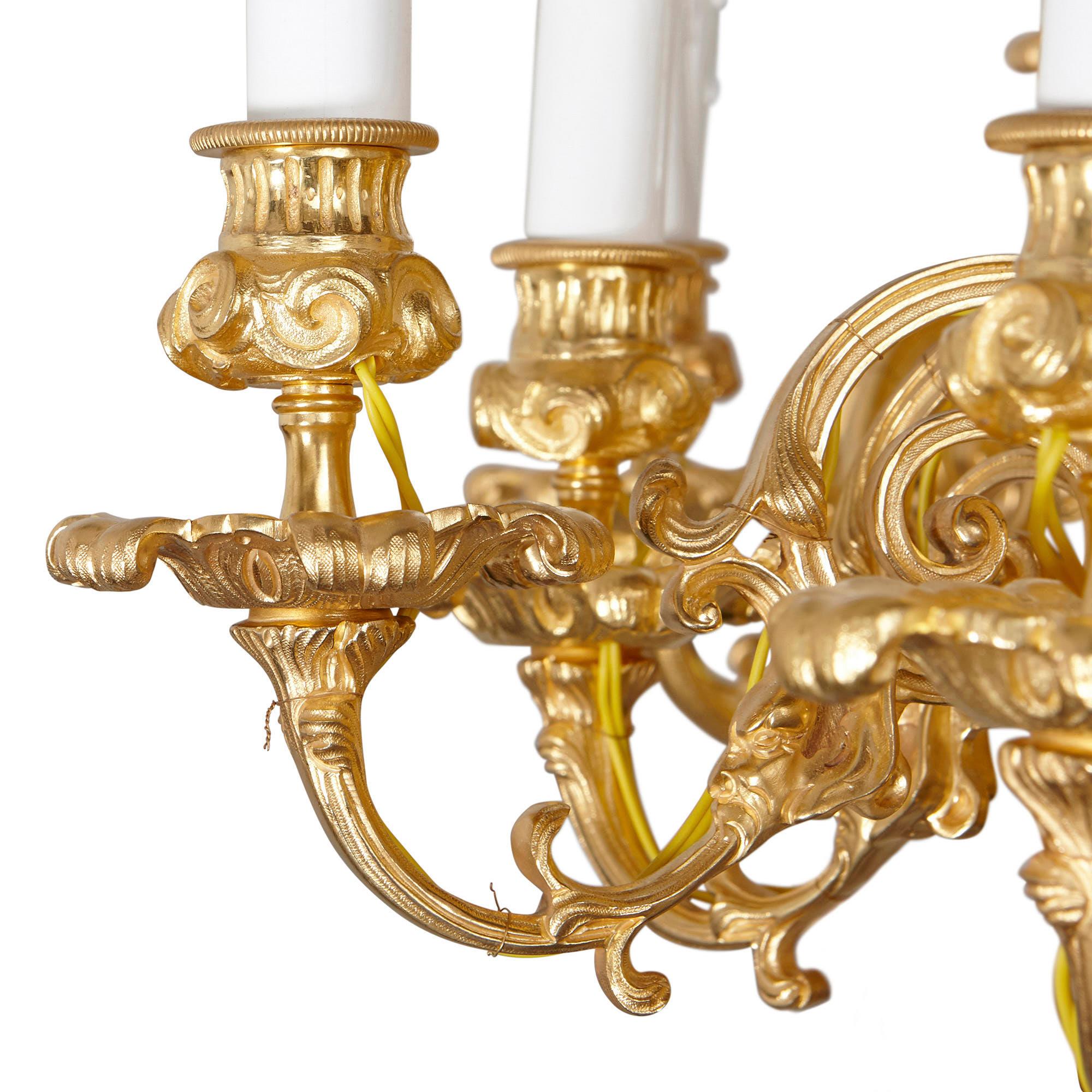 Großer achtzehn-Licht-Kronleuchter aus vergoldeter Bronze im Barockstil (Louis XIV.) im Angebot