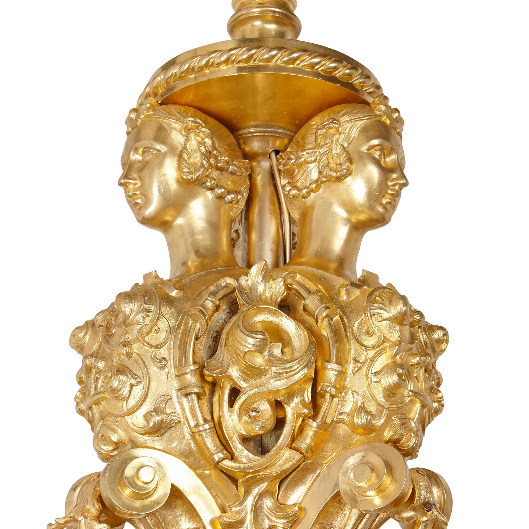 Großer achtzehn-Licht-Kronleuchter aus vergoldeter Bronze im Barockstil (Vergoldet) im Angebot