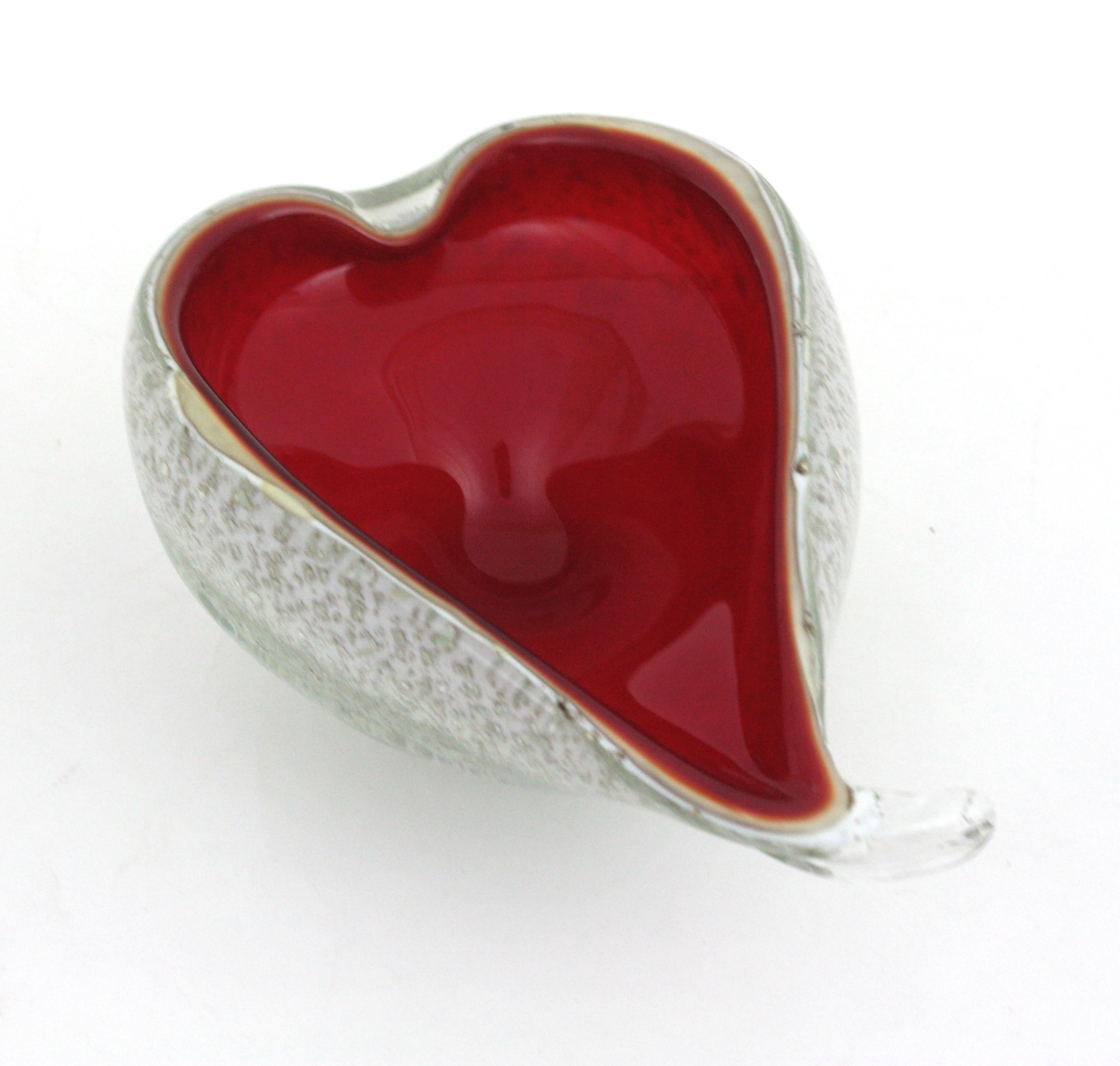 Grande ciotola in vetro artistico a forma di cuore Barovier&Toso Murano Red White Silver Flecks in vendita 4