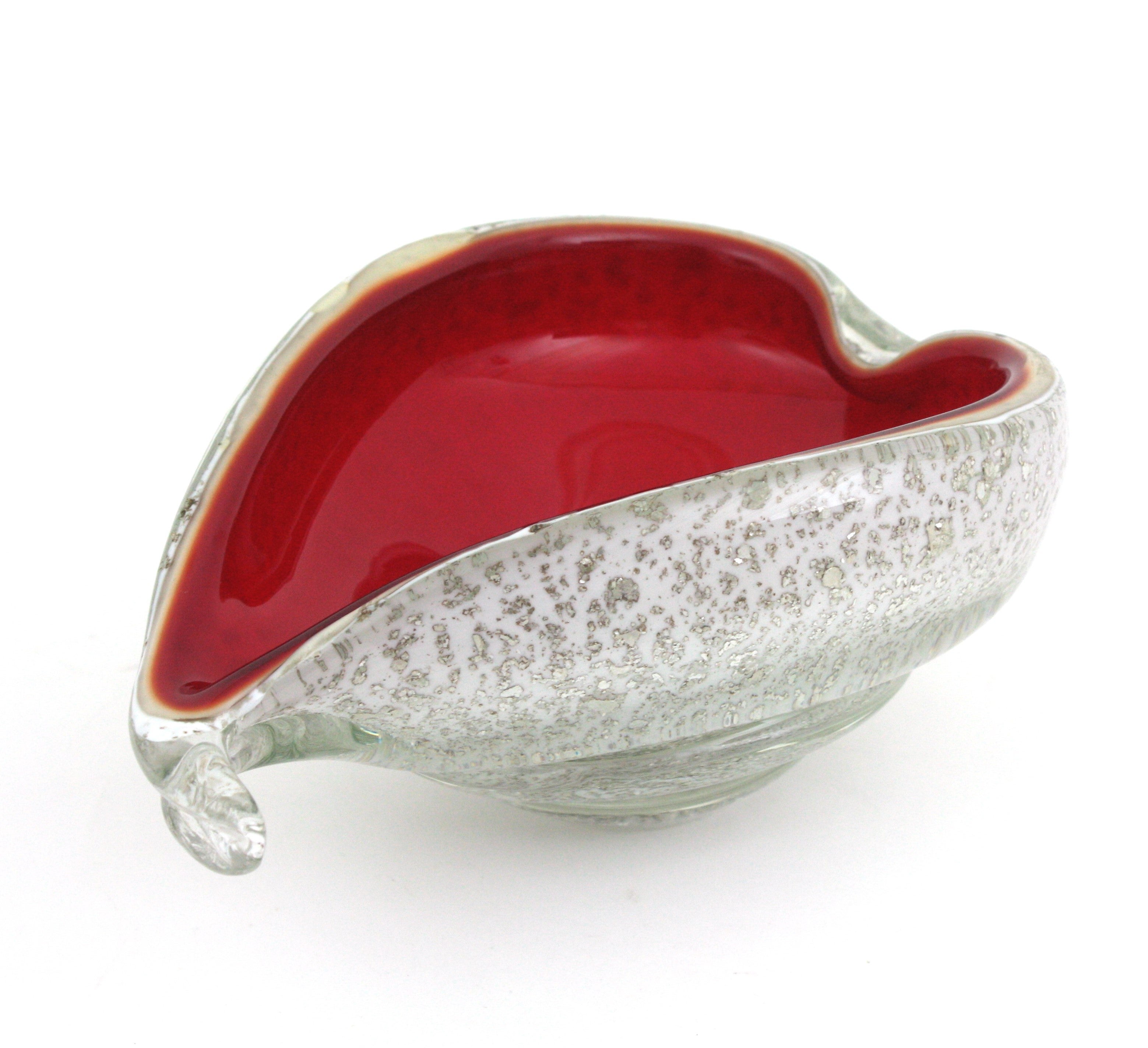 Fatto a mano Grande ciotola in vetro artistico a forma di cuore Barovier&Toso Murano Red White Silver Flecks in vendita