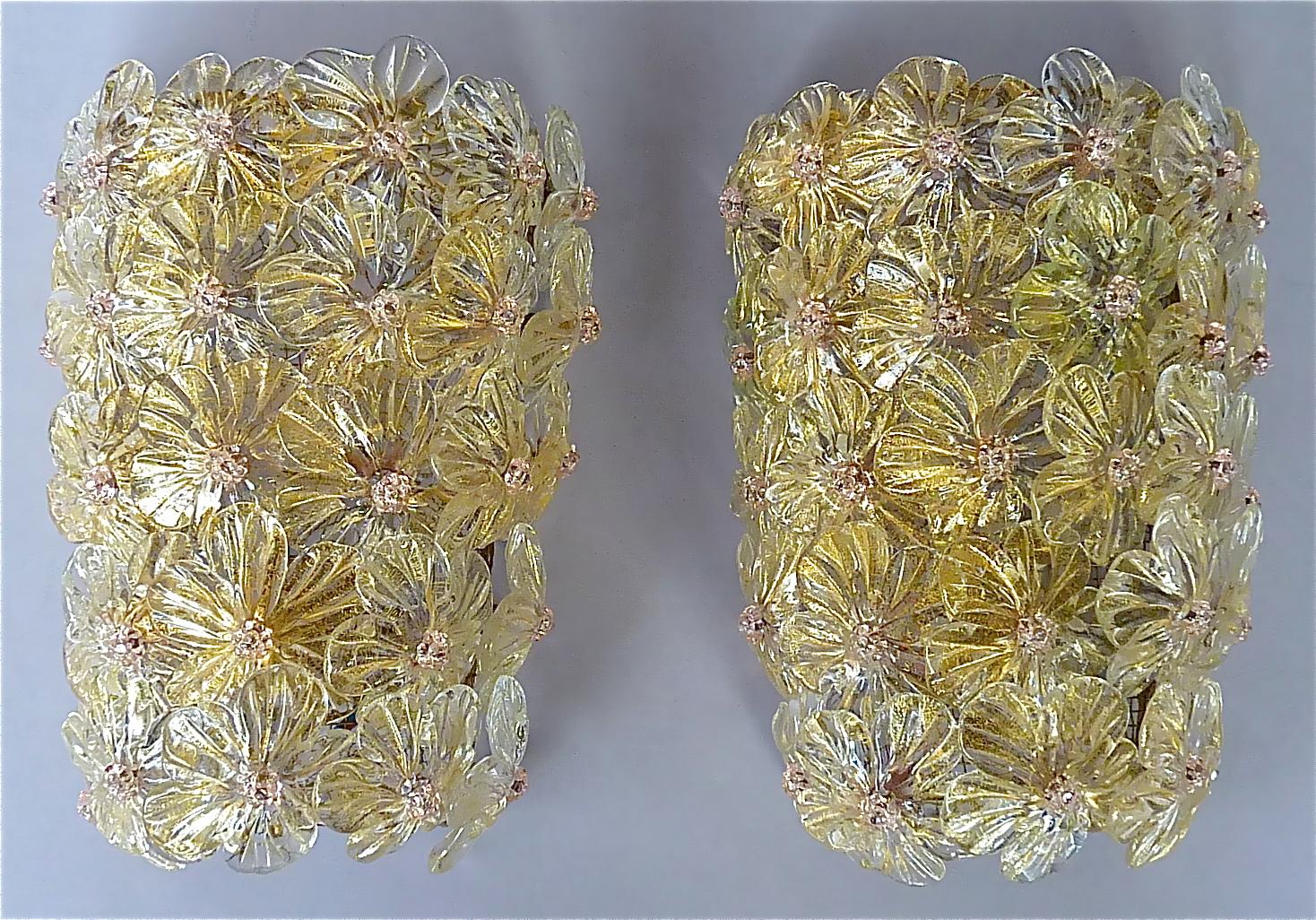 Amazing pair of large Italian Barovier and Toso Murano glass flower bouquet sconces, Italy around 1950s. The beautiful midcentury wall appliques are made of handcrafted Murano glass flowers in clear glass with sparkling 24-carat gold inclusions