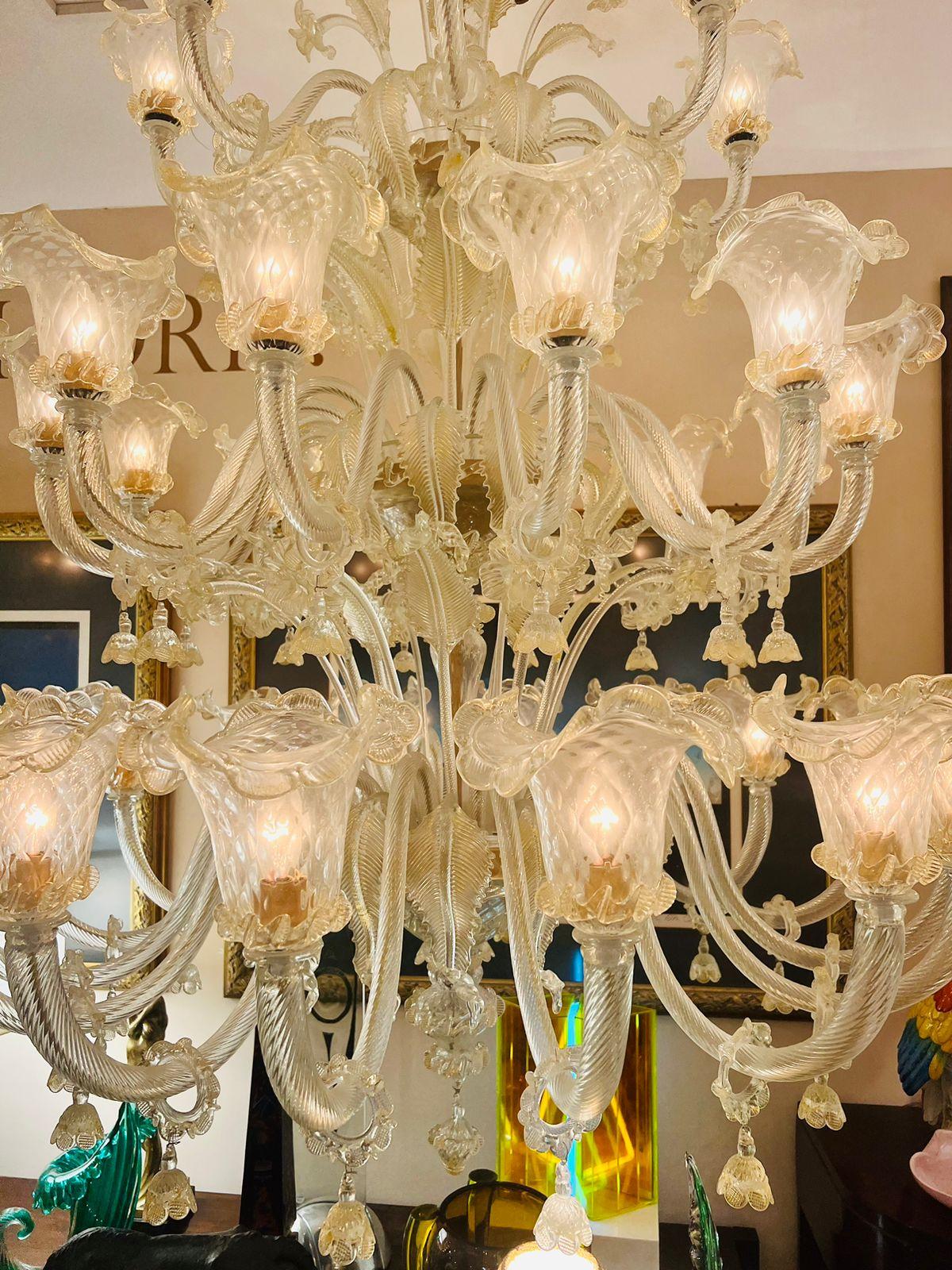 Mid-Century Modern Large Barovier&Toso Murano glass for 36 lights circa 1950 with gold. For Sale