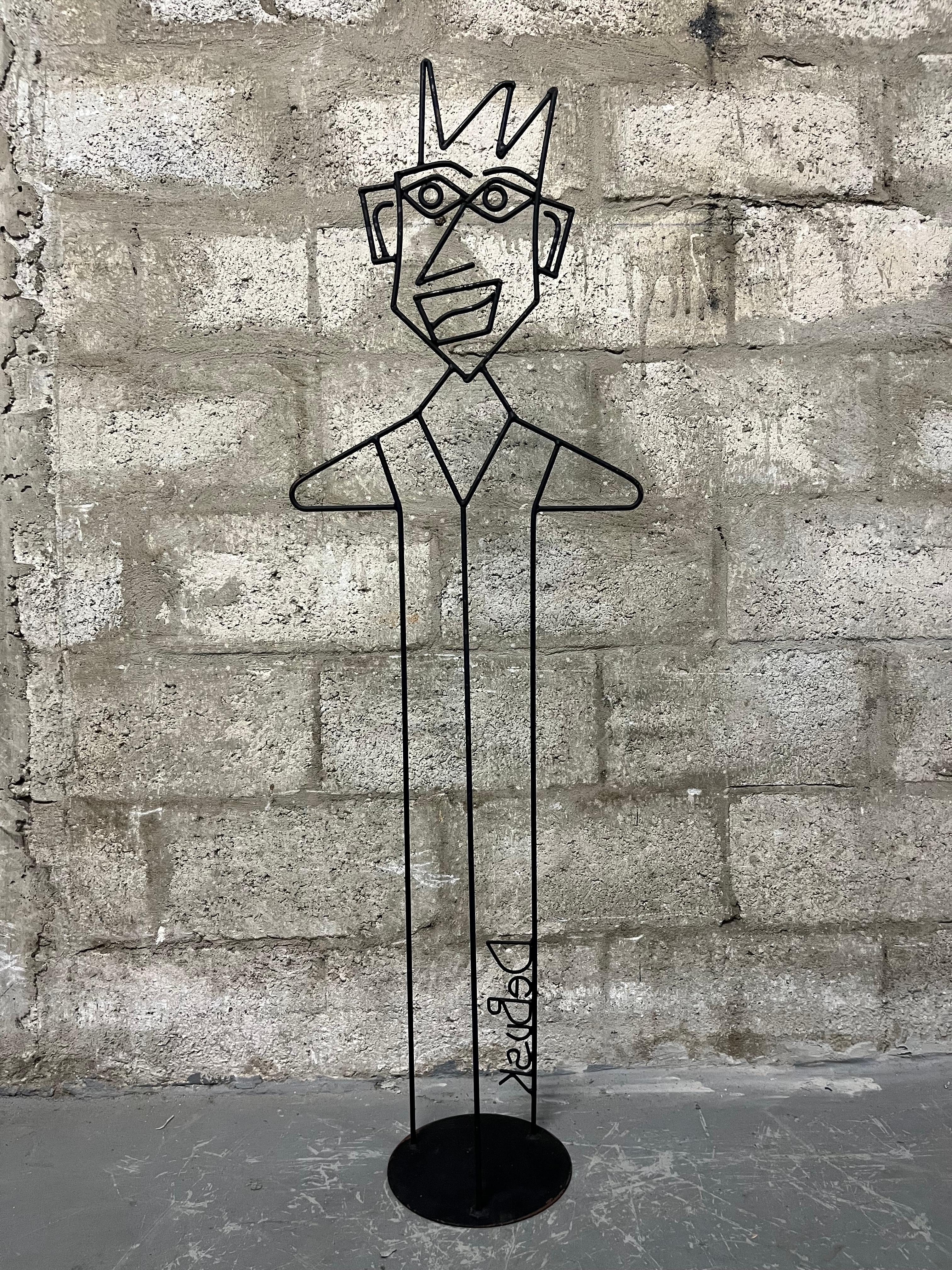 Grande scultura postmoderna in ferro / portavalori di Barrett Debusk. Circa anni '90. In condizioni buone in vendita a Miami, FL