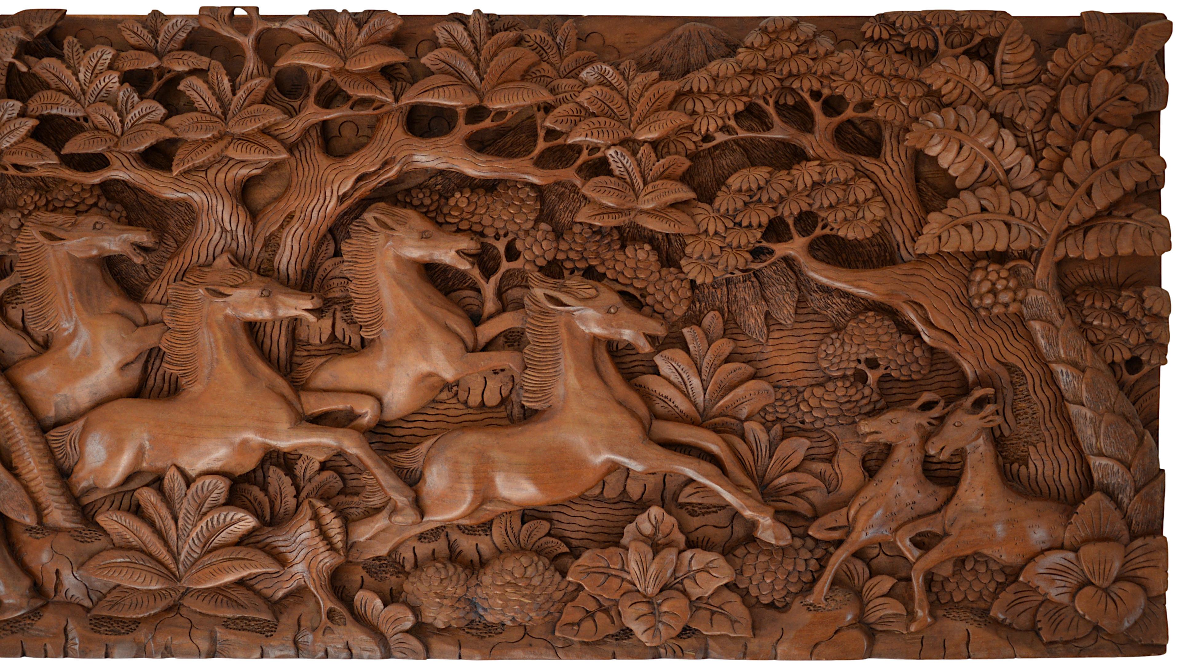 Mid-Century moderno Grande bassorilievo con animali esotici e foresta, anni '50-'60 in vendita