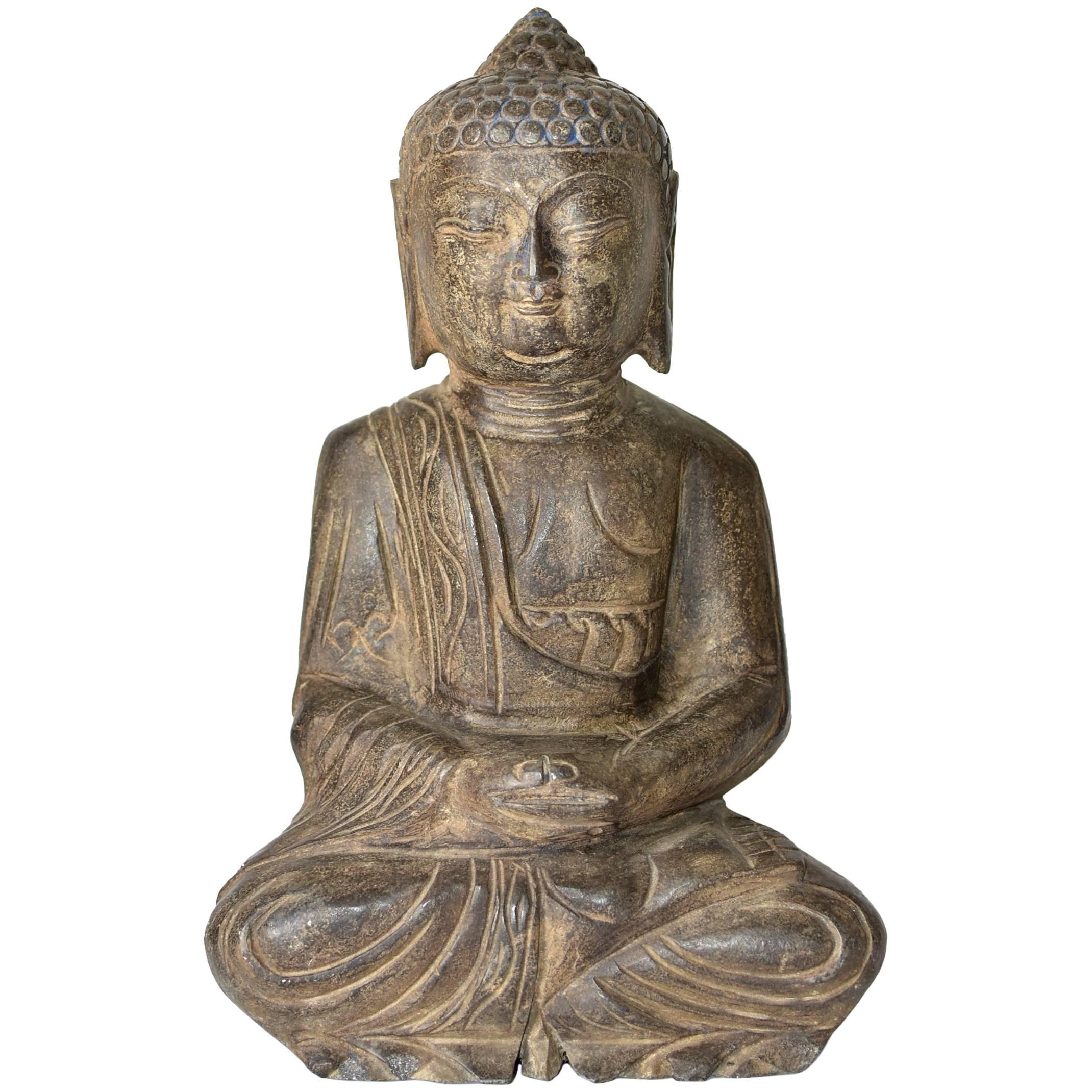 Grande statue de Bouddha en pierre de basalte
