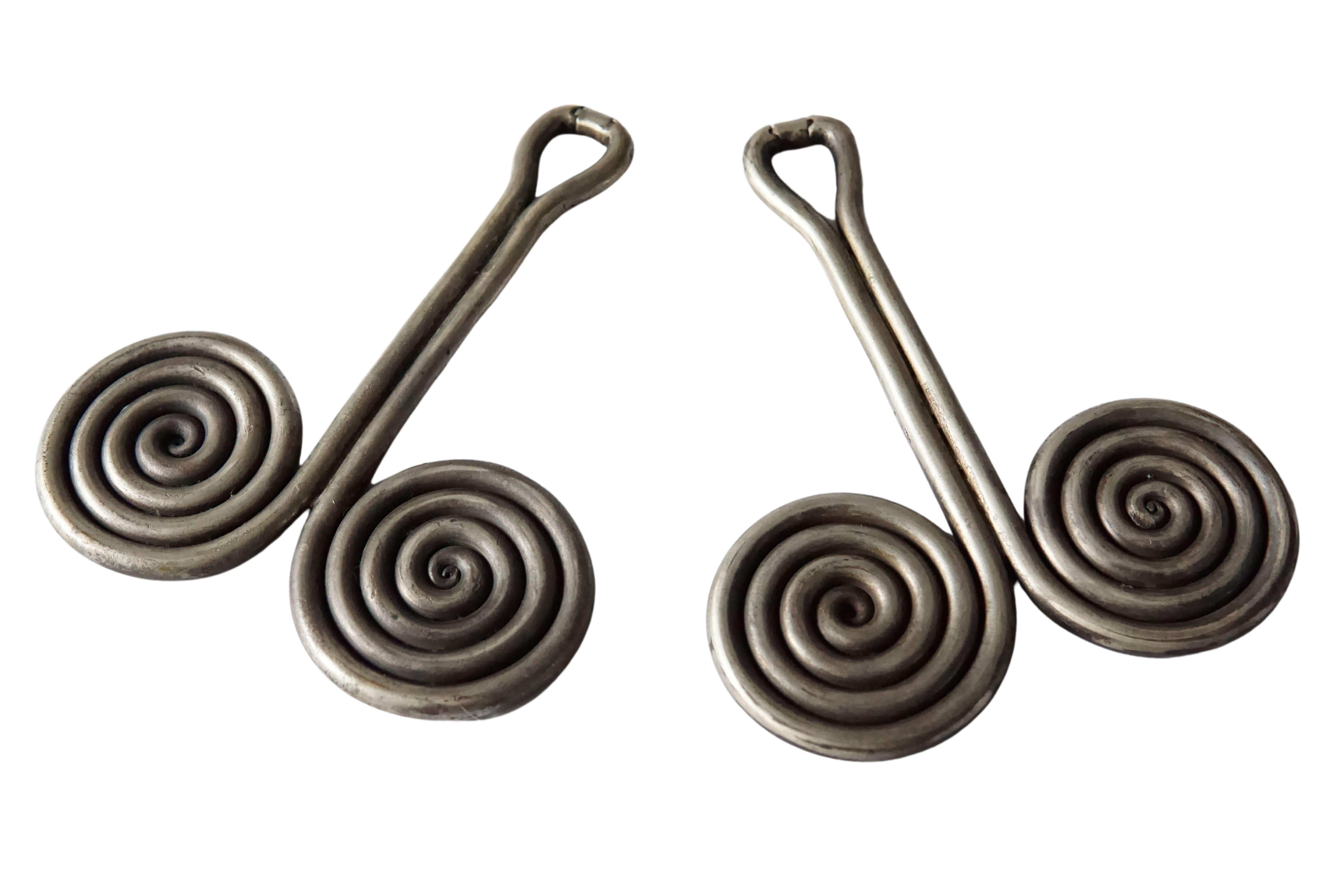Hand-Crafted Batak Spiral Silver Earring 'Padung' For Sale