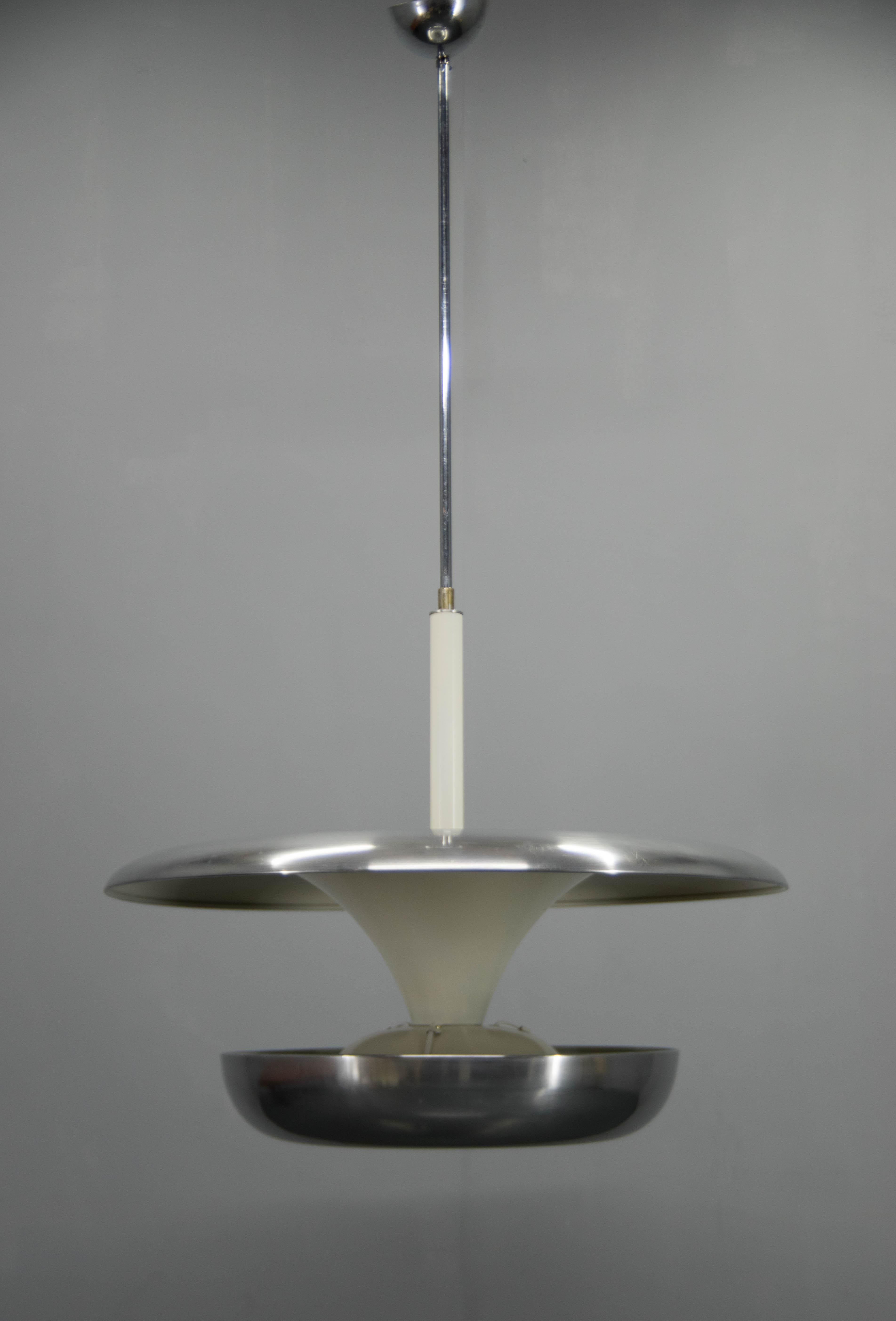 Großer Bauhaus-Kronleuchter von IAS, 1920er Jahre, restauriert (Tschechisch) im Angebot