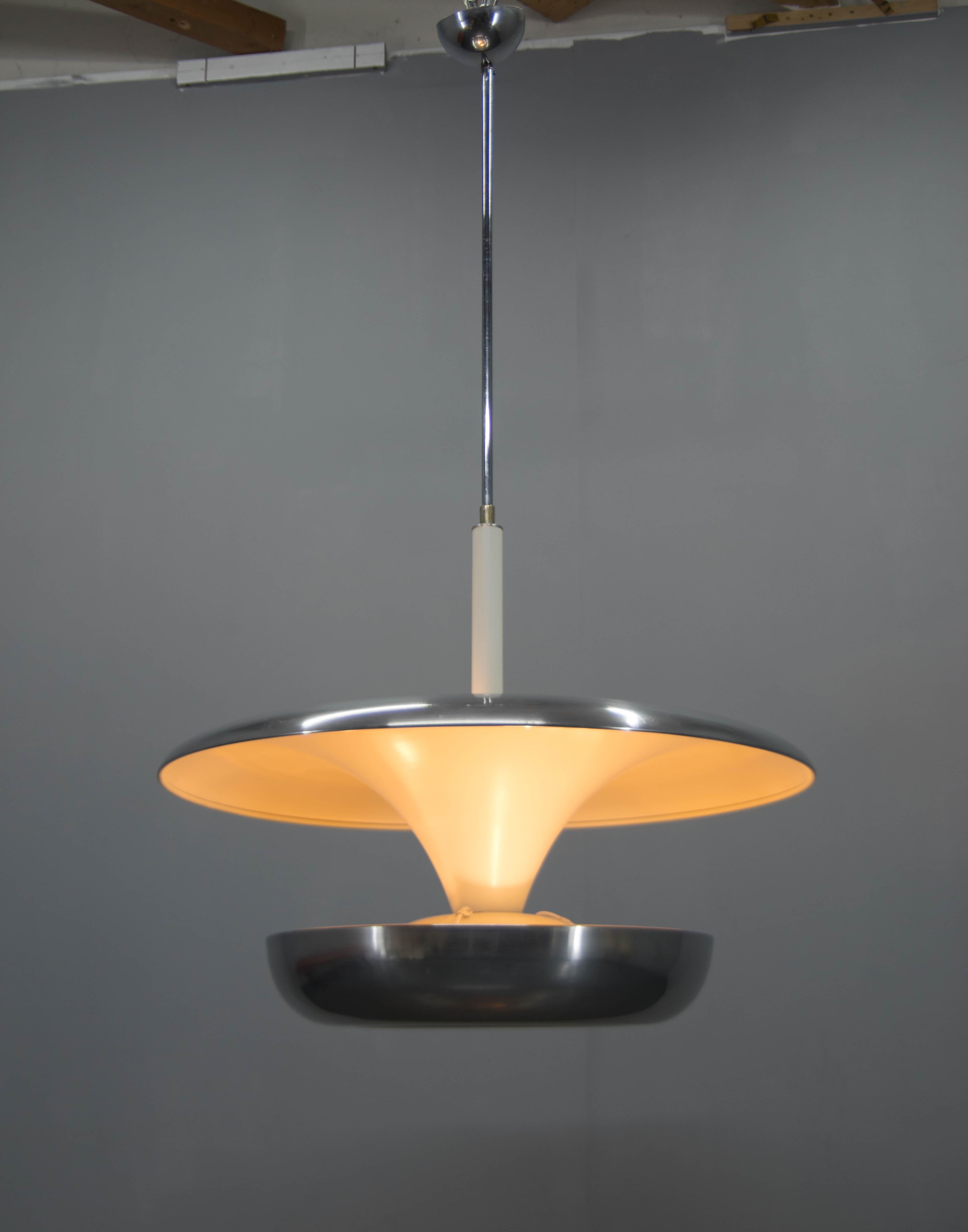 Großer Bauhaus-Kronleuchter von IAS, 1920er Jahre, restauriert im Angebot 1