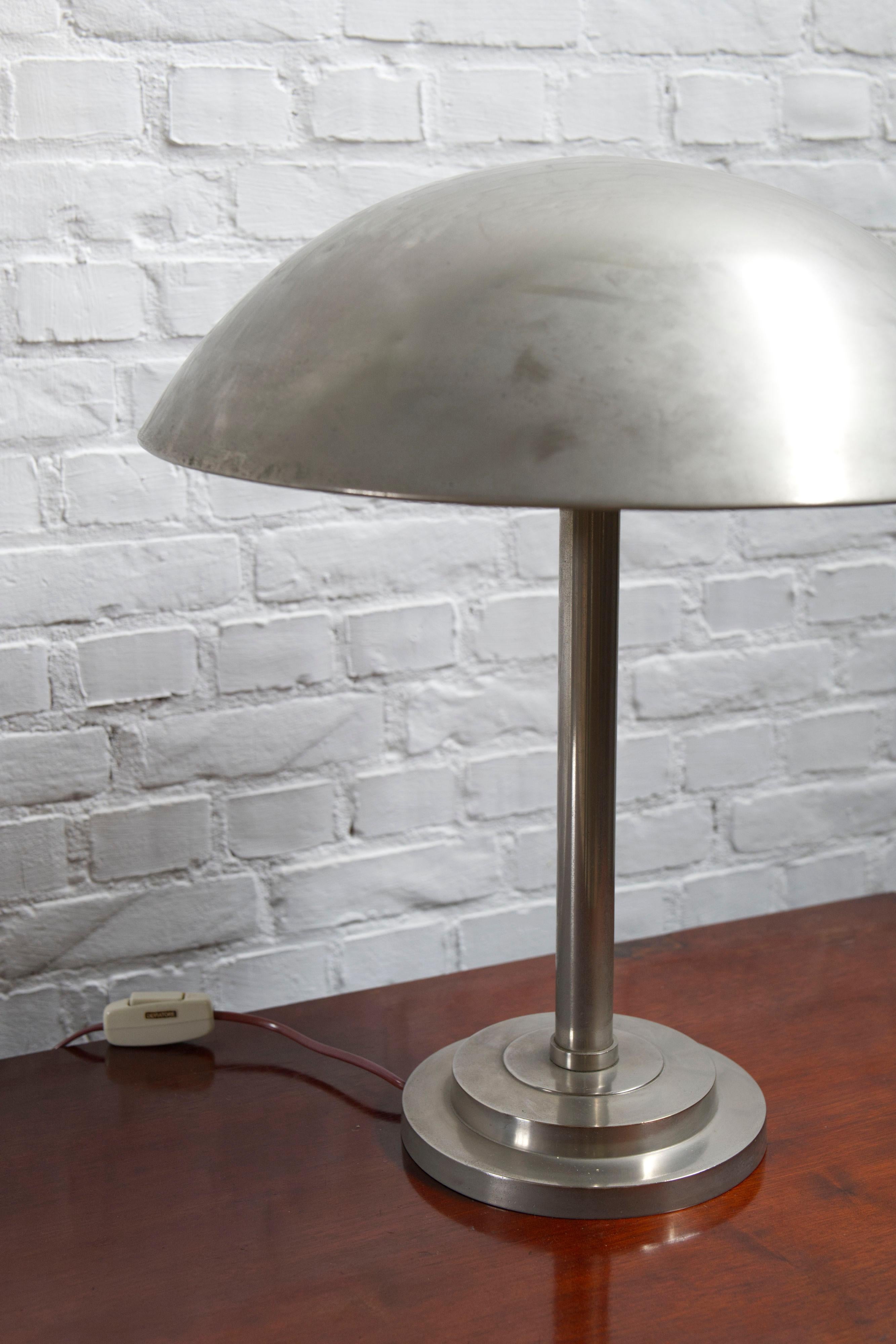 Tedesco Grande lampada da tavolo Bauhaus nichelata, anni '20 in vendita