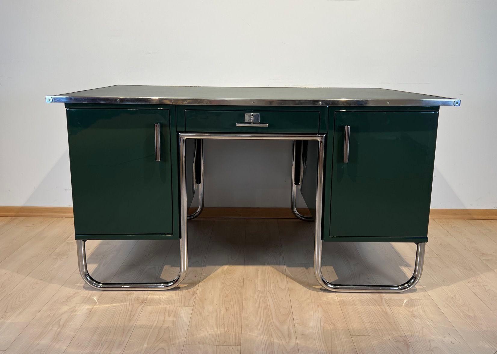 Large Bauhaus Partners Desk, Green Lacquer, Metal, Steeltube, Germany circa 1930 In Excellent Condition For Sale In Regensburg, DE