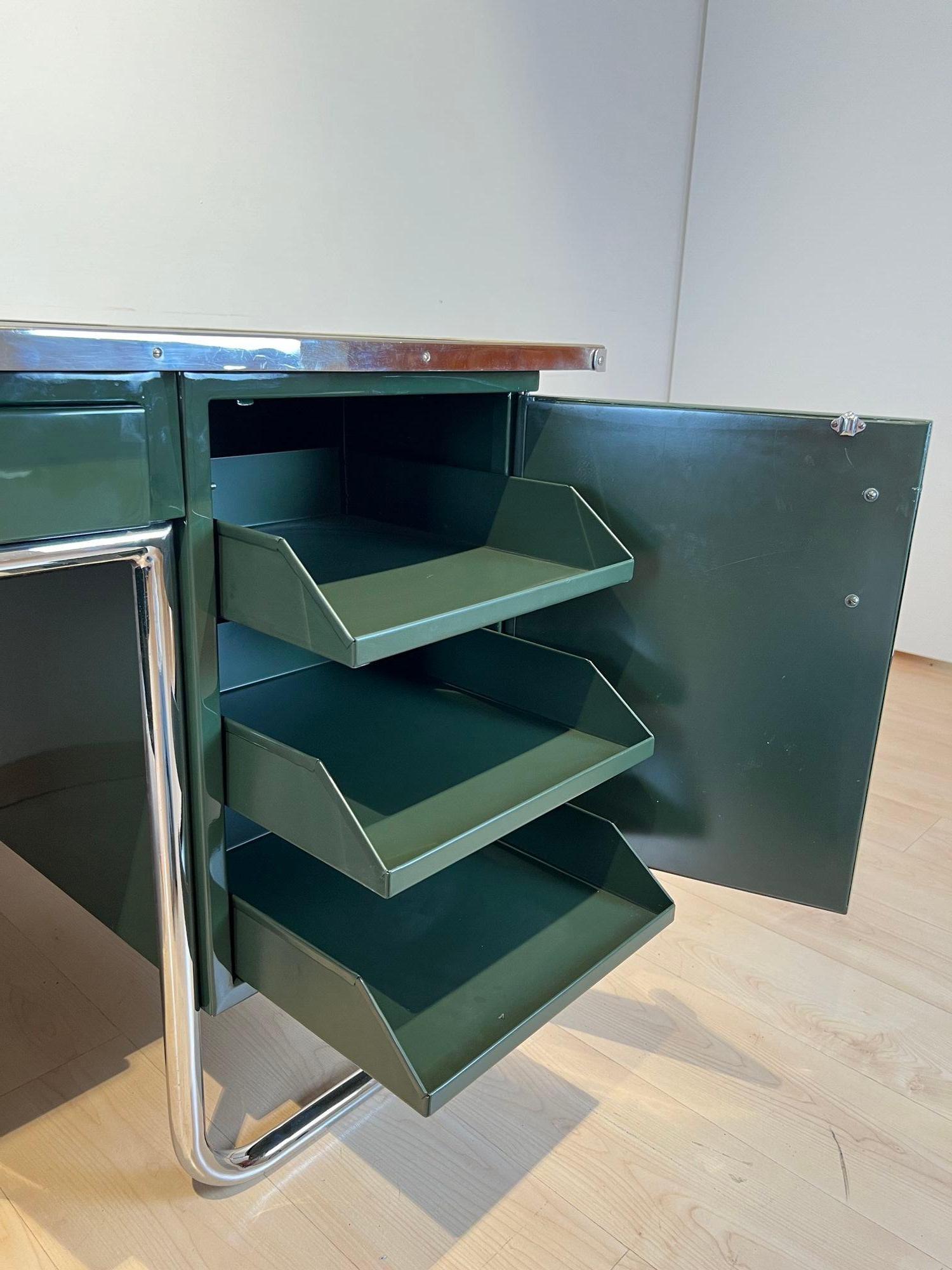 Großer Bauhaus-Partner-Schreibtisch, grüner Lack, Metall, Stahlrohr, Deutschland um 1930 (Blech) im Angebot