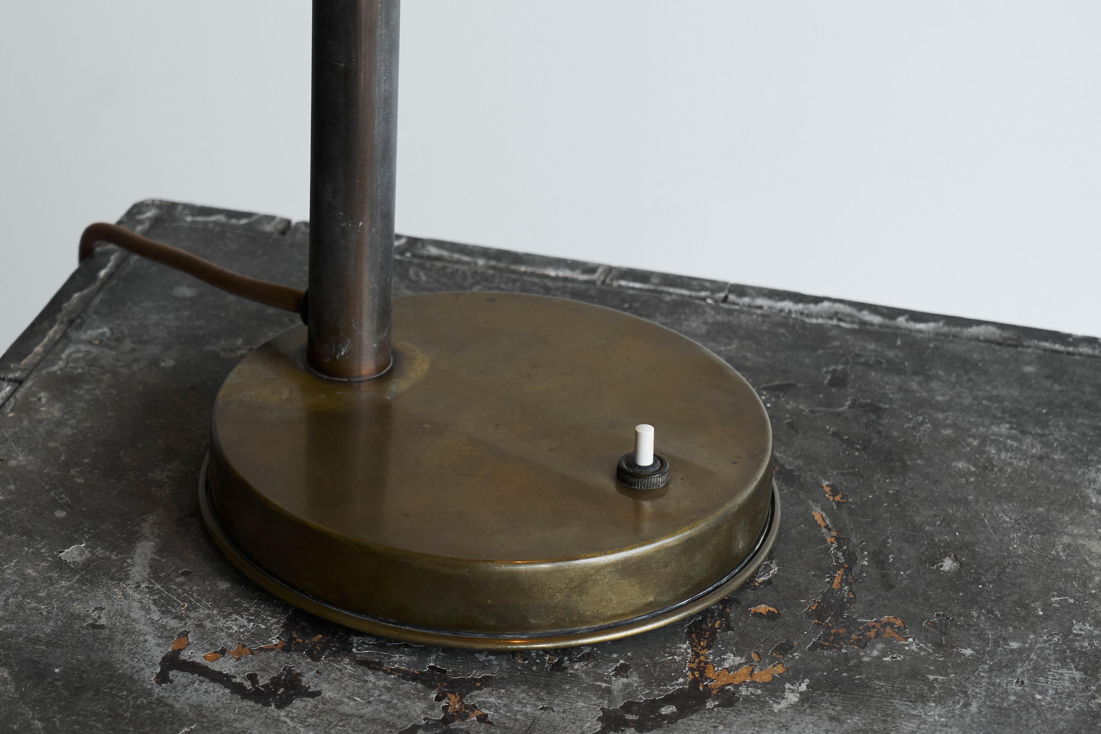 Hand-Crafted Large Bauhaus Style Table Lamp in Patinated Brass 1930s For Sale