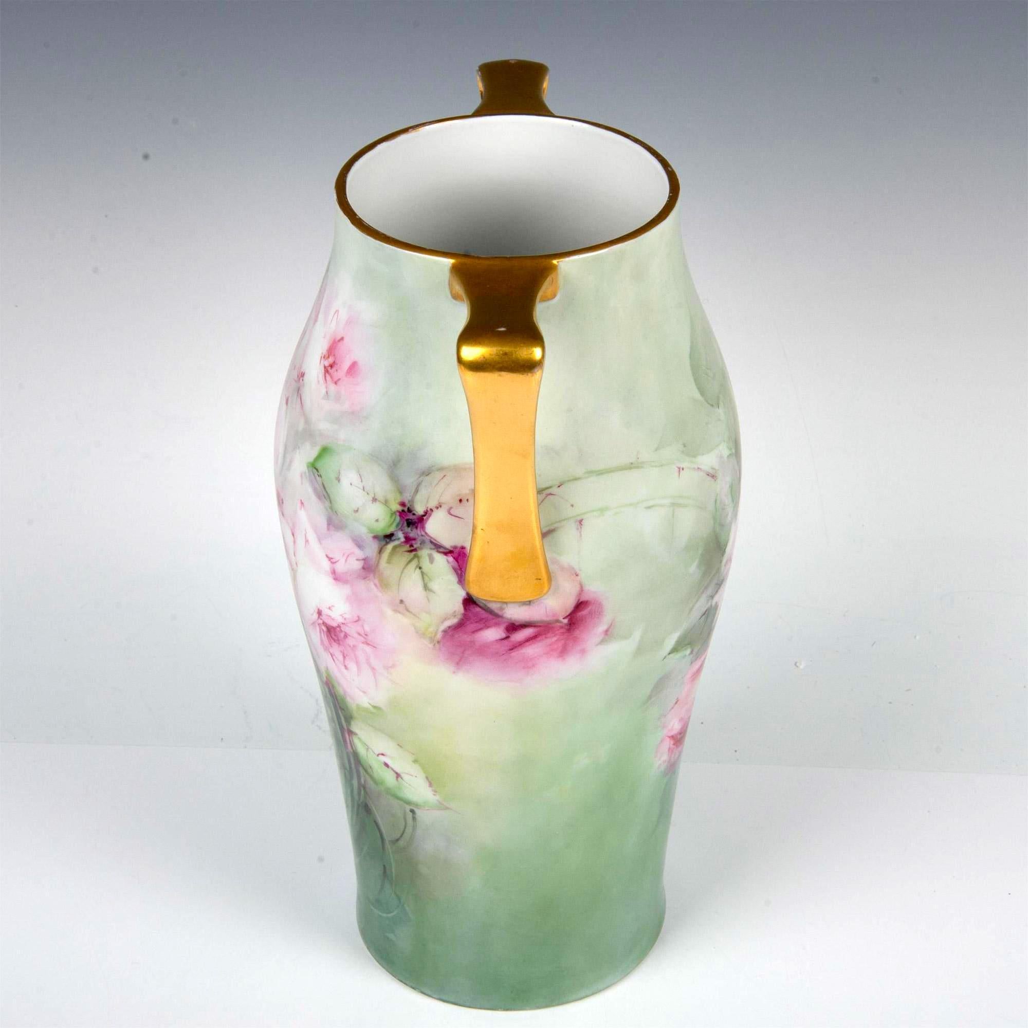 Victorien Grand vase à double poignée en porcelaine bavaroise peint à la main roses et or en vente