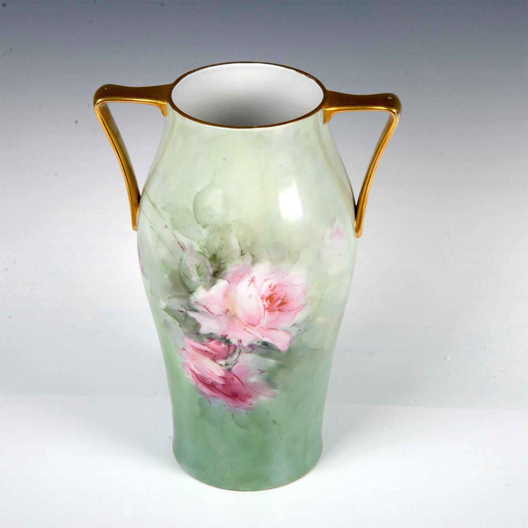 Large Bavarian Porcelain Double Handled Vase / Hand Painted Roses & Gold In Good Condition For Sale In Tarry Town, NY