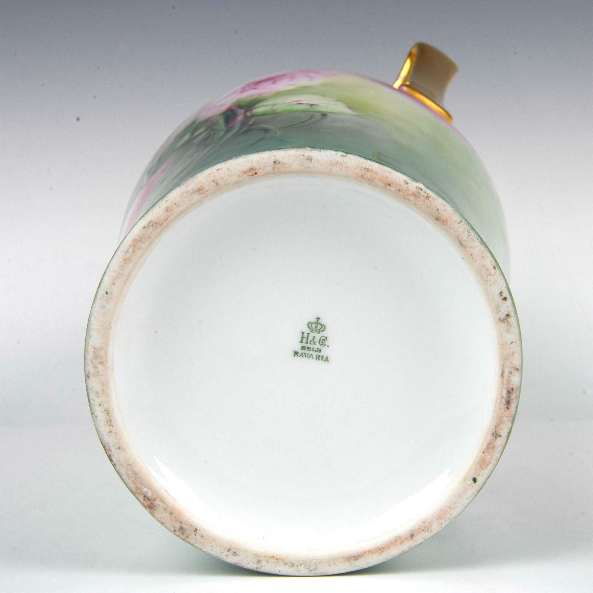 Début du 20ème siècle Grand vase à double poignée en porcelaine bavaroise peint à la main roses et or en vente