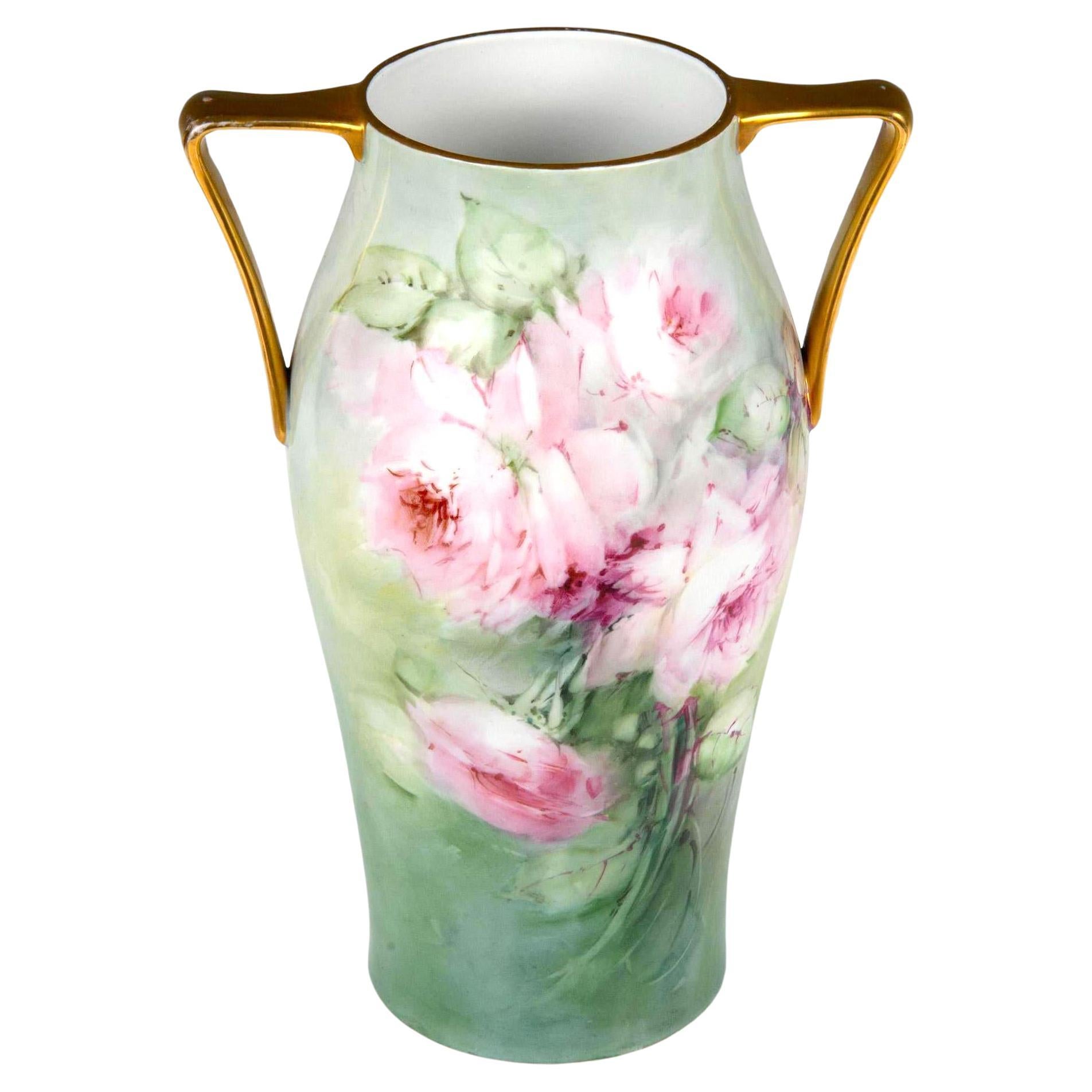 Grand vase à double poignée en porcelaine bavaroise peint à la main roses et or en vente