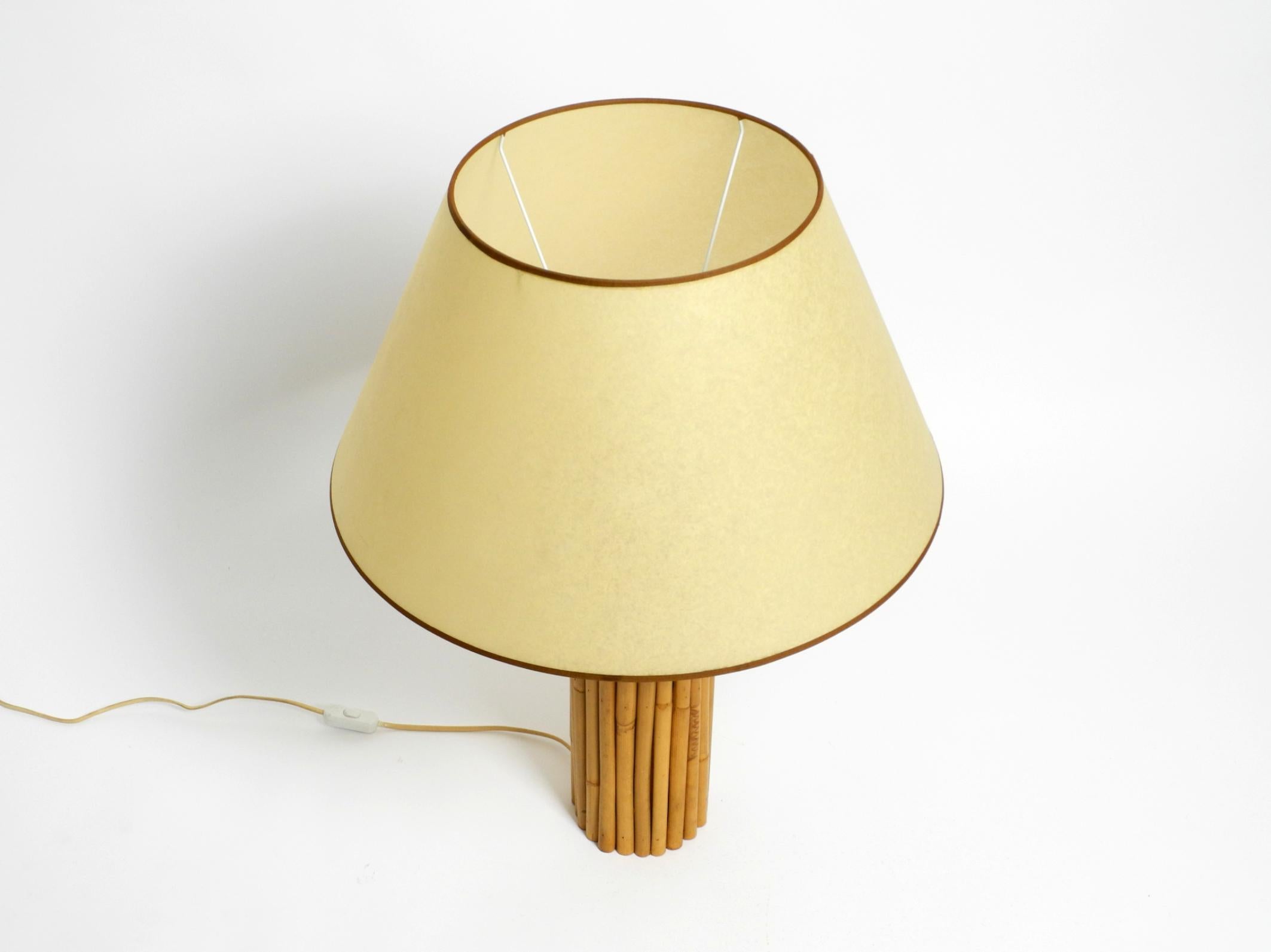 Regency Large beautiful 1970s Italian bamboo table lamp with large oiled paper shade For Sale