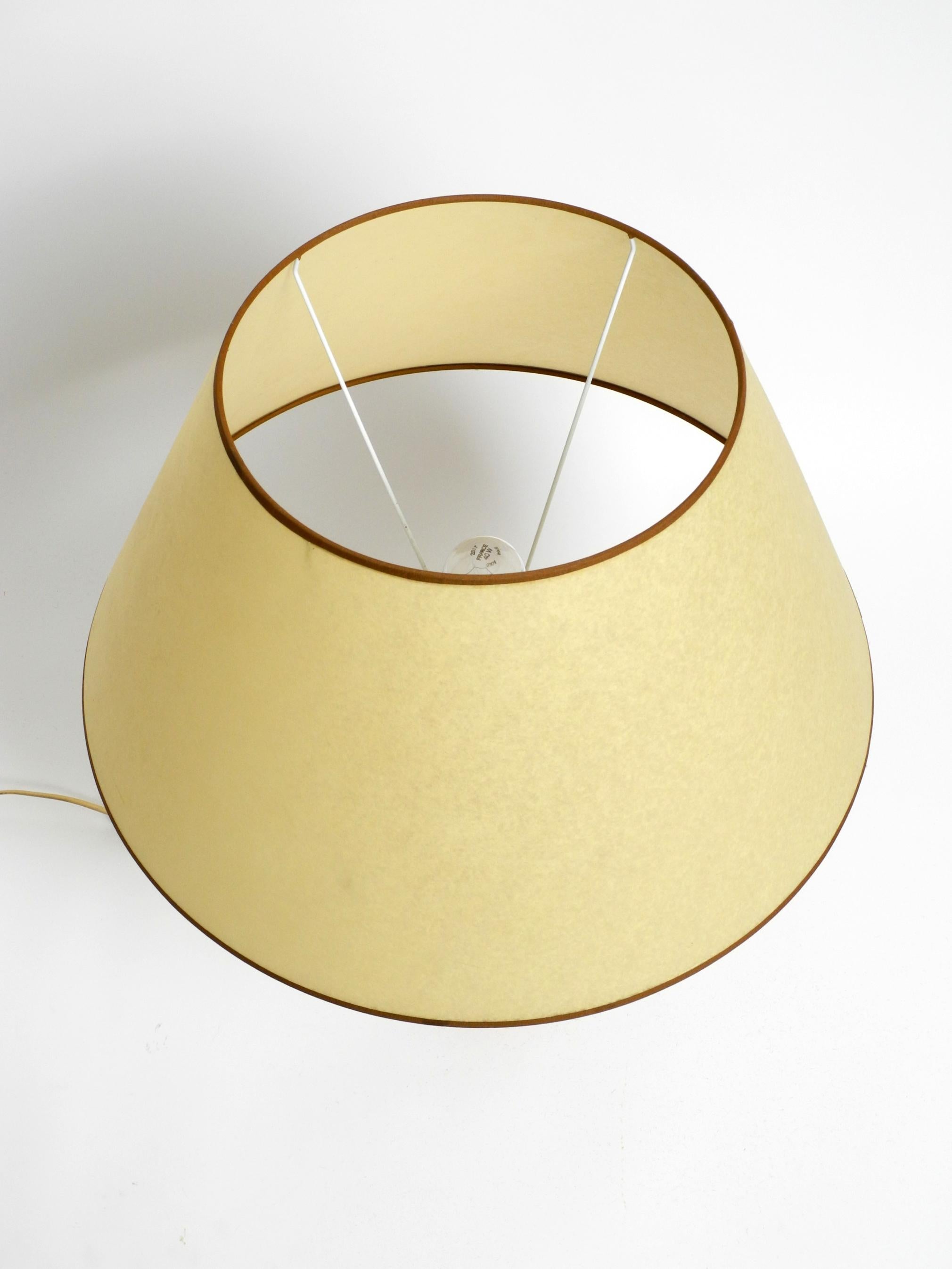 Large beautiful 1970s Italian bamboo table lamp with large oiled paper shade In Good Condition For Sale In München, DE