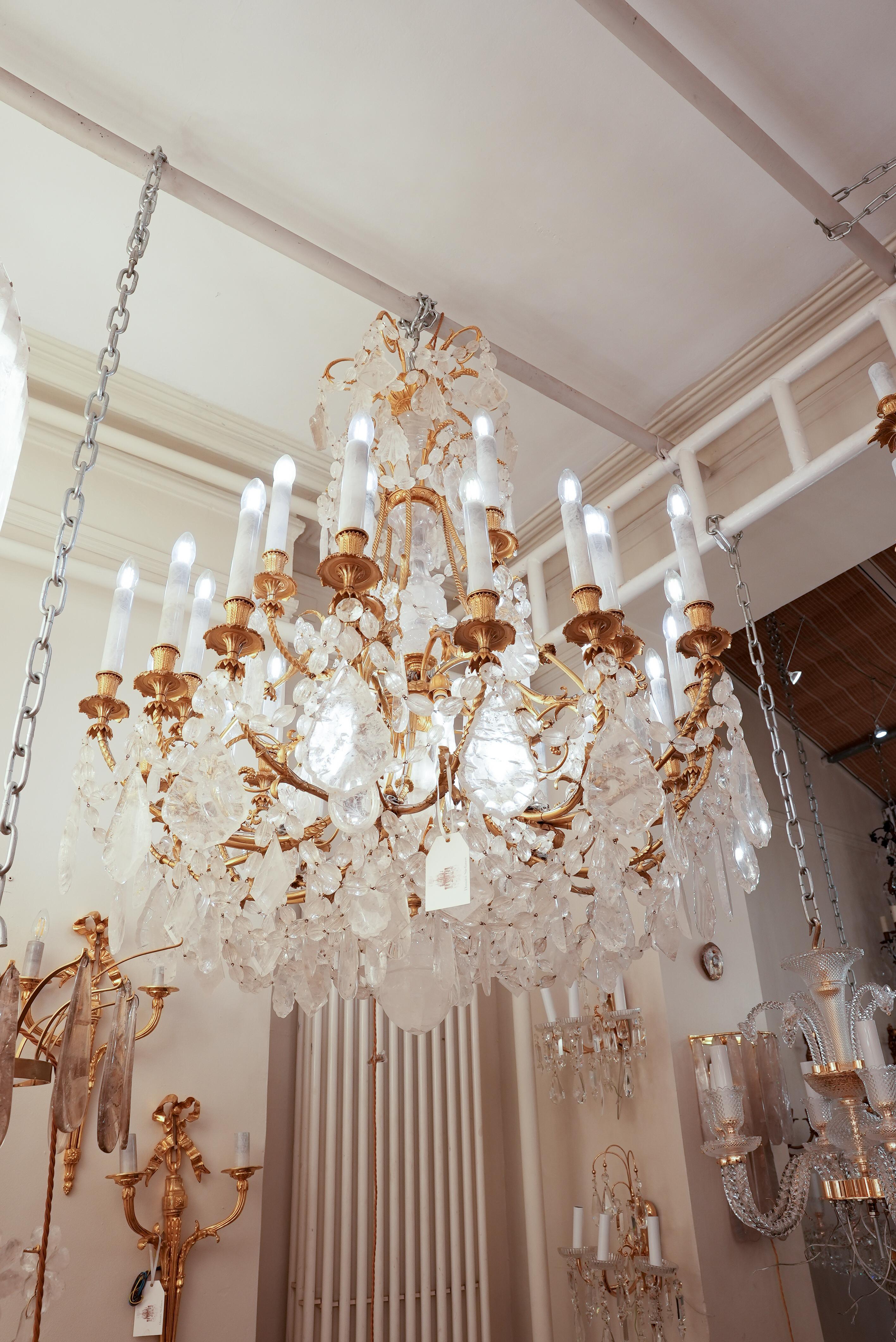 Grande e bella  Baccarat  e lampadario Frencht in cristallo di rocca con 36 luci in vendita 9