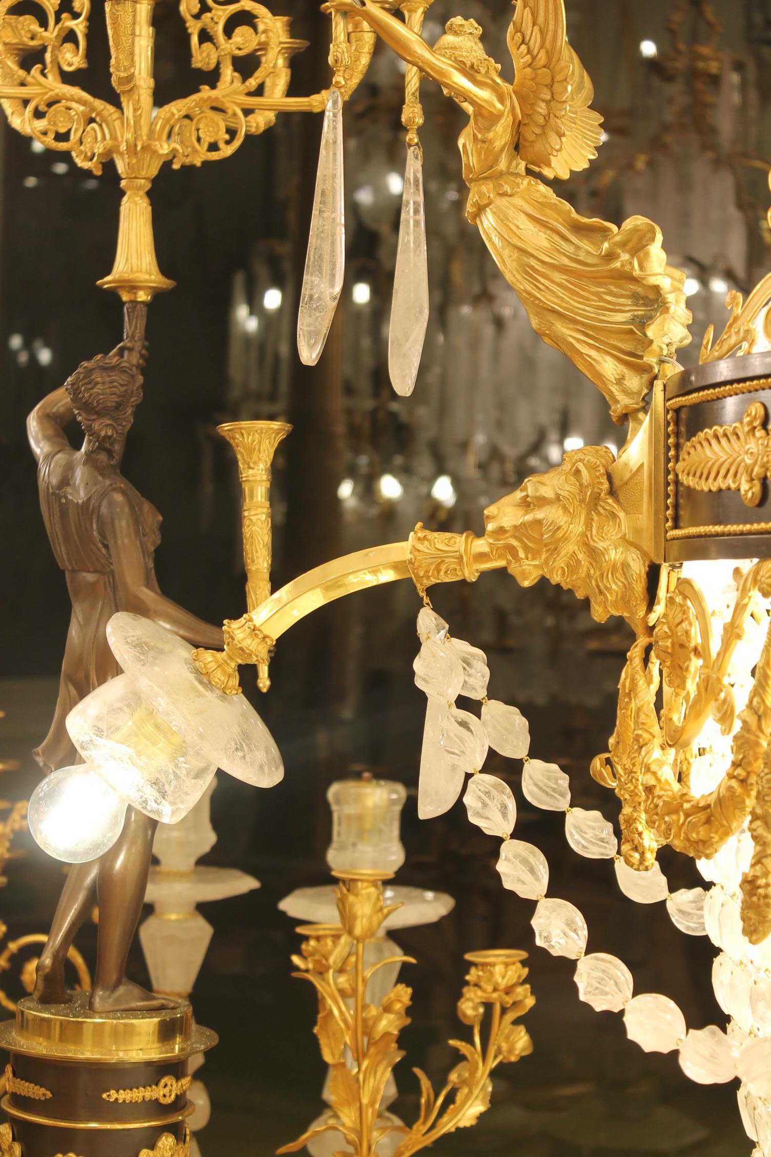 Großer schöner französischer Kronleuchter aus Bronze und Bergkristall von Gasolier mit 36 Lichtern im Angebot 8