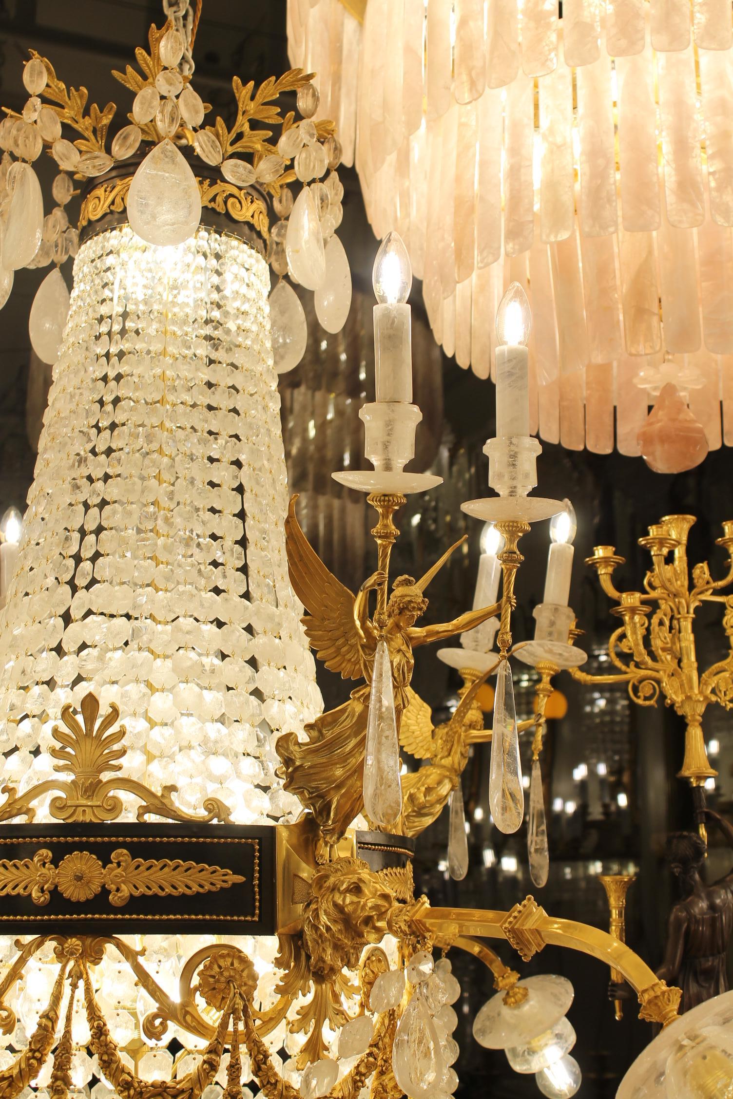 Fin du XIXe siècle Grand lustre Gasolier en bronze et cristal de roche à 36 lumières. en vente