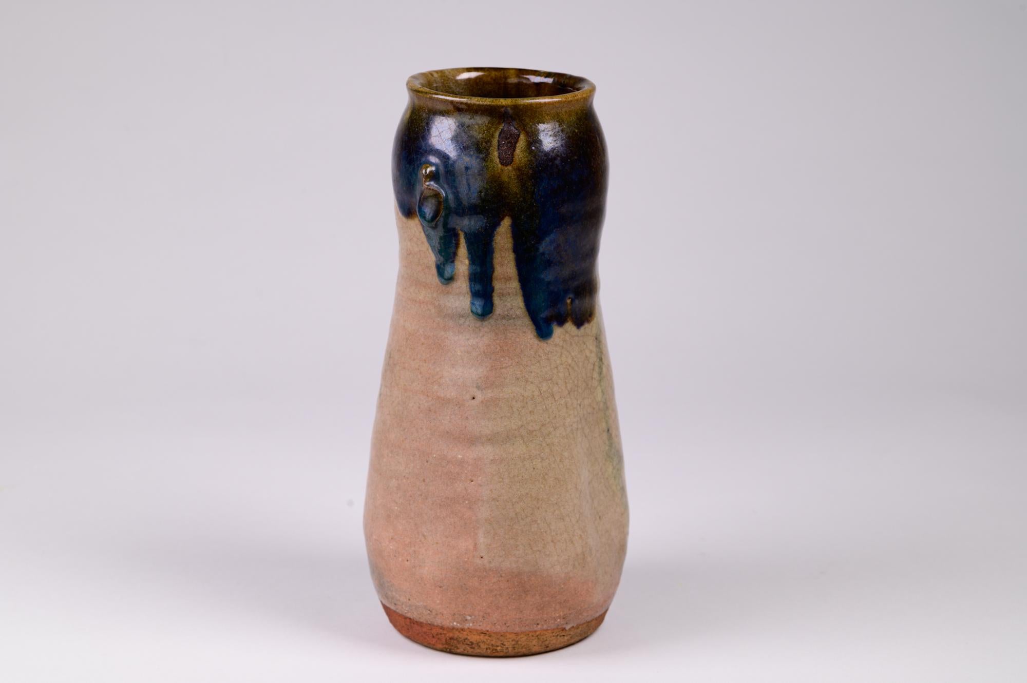 Große, schöne Vase im Landhausstil. Möglicherweise Oribe-Vase mit schöner blau-grüner Tropfglasur und anderen schönen Glasurtechniken. Kleine 