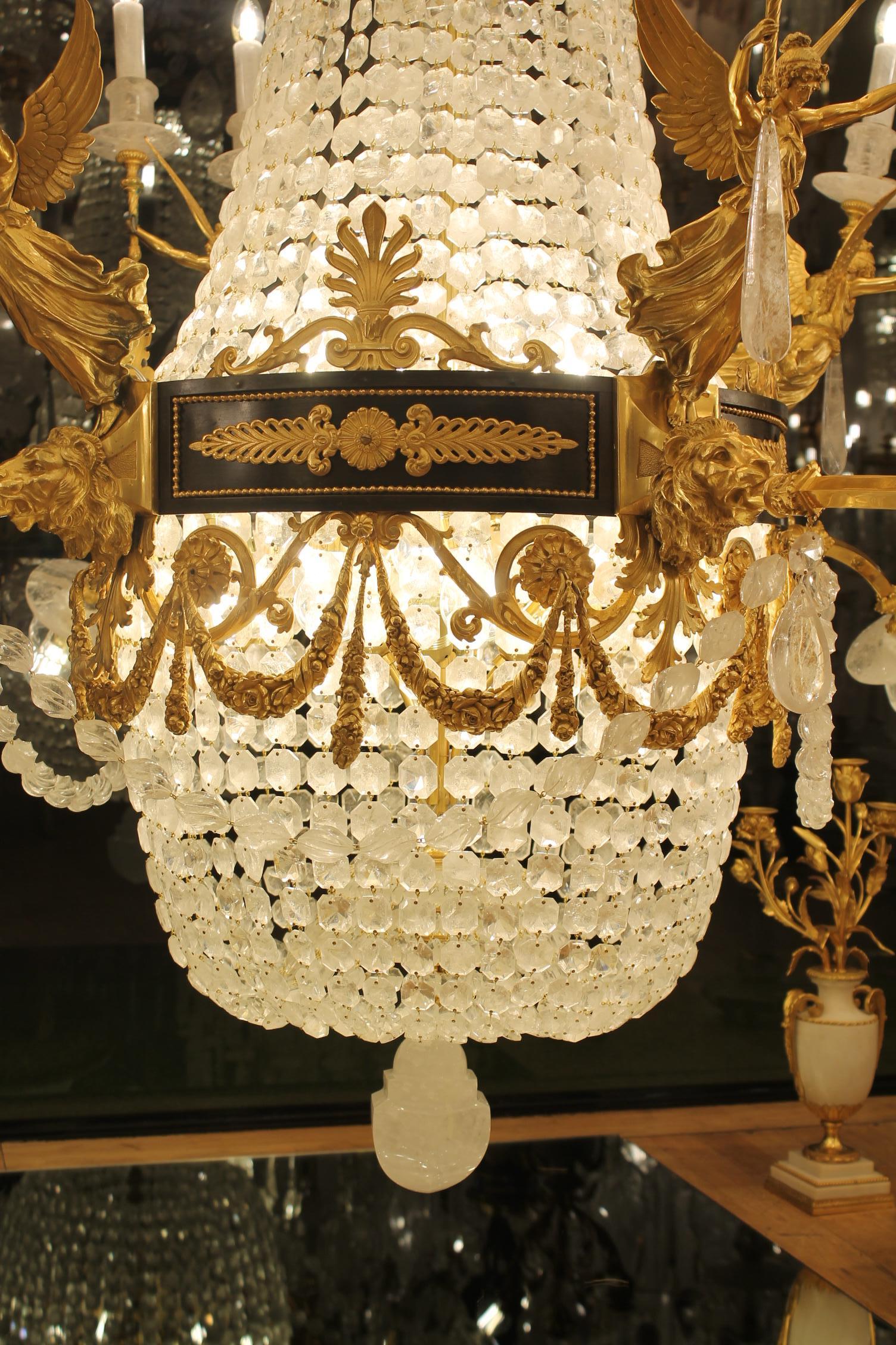 Grande e bellissimo lampadario Gasolier in bronzo e cristallo di rocca con 36 luci In condizioni ottime in vendita a London, GB