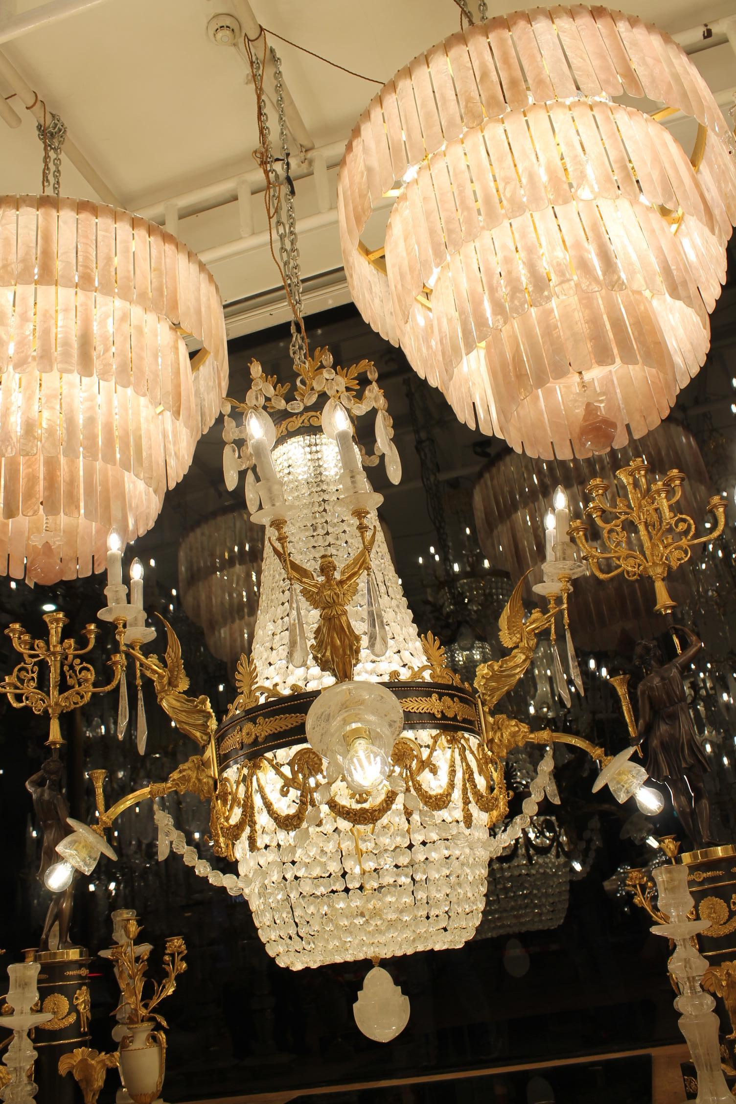 Bronzo Grande e bellissimo lampadario Gasolier in bronzo e cristallo di rocca con 36 luci in vendita