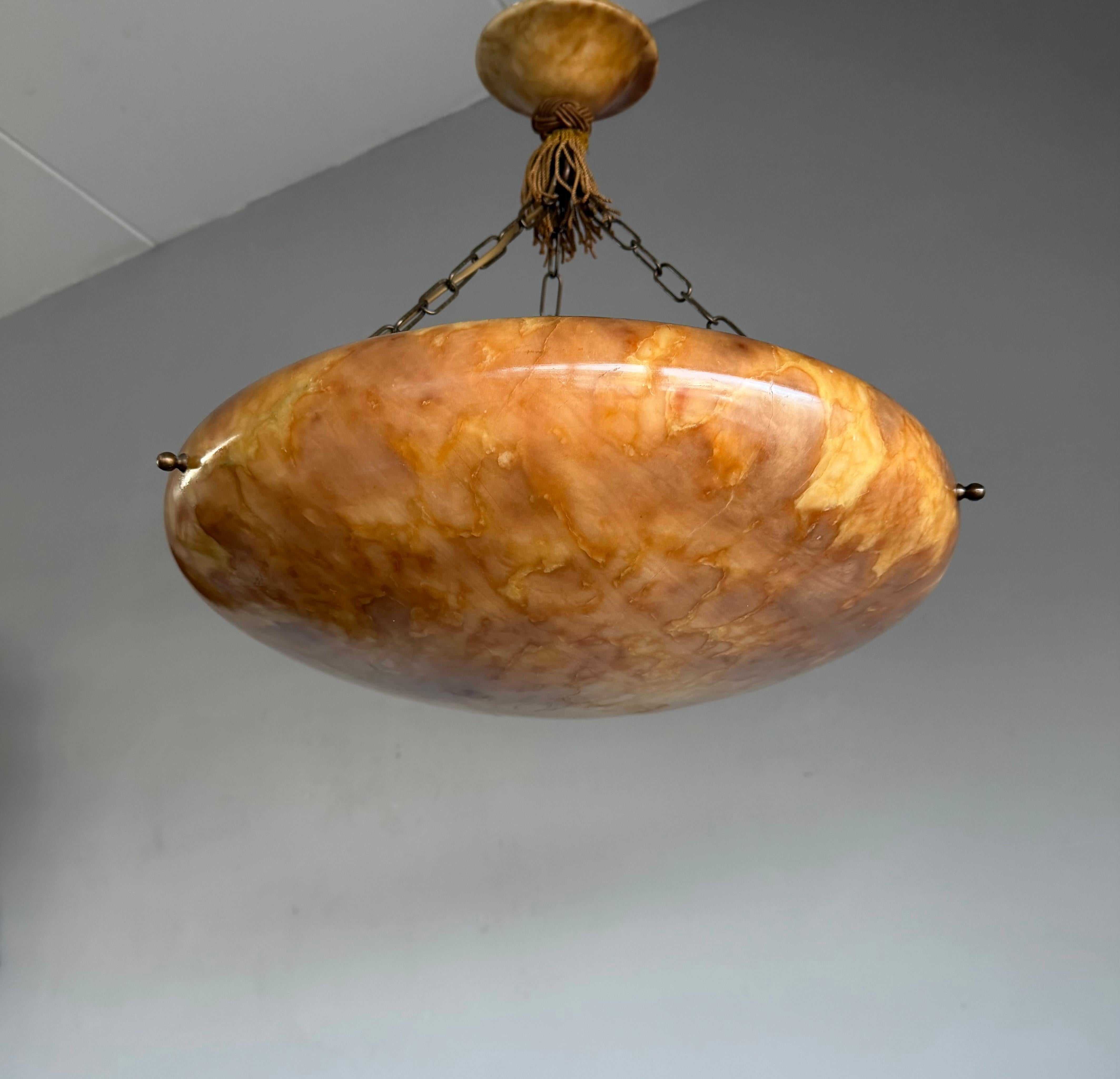 Apparecchio d'epoca senza tempo con uno splendido paralume 