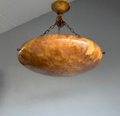 Gran lámpara colgante de araña de alabastro y bronce, intemporal y colorida