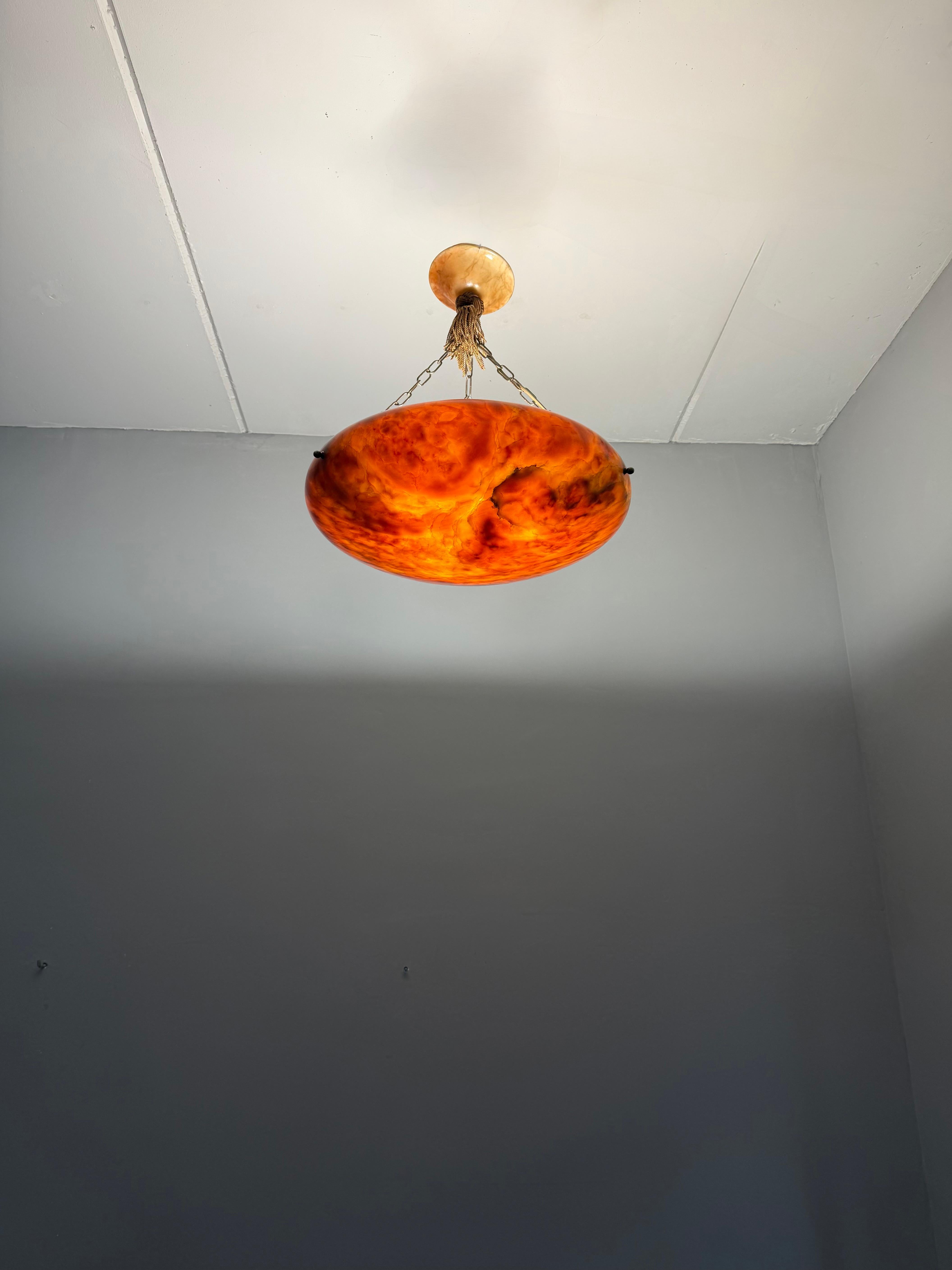 Intagliato a mano Large Beautiful Timeless & Colorful Alabaster & Bronze Chandelier Pendant Light in vendita